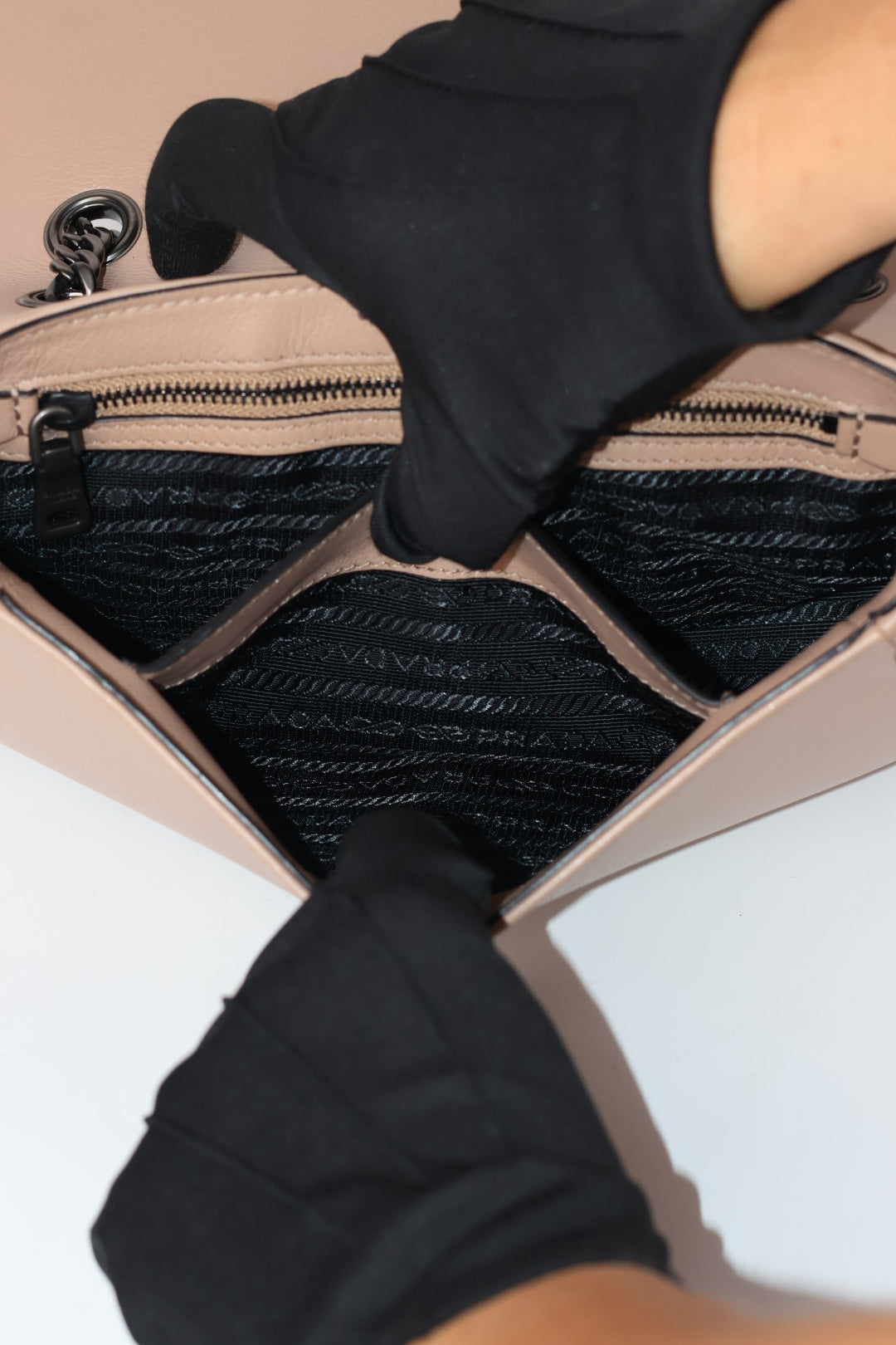Prada Pattina Borchie in Pelle