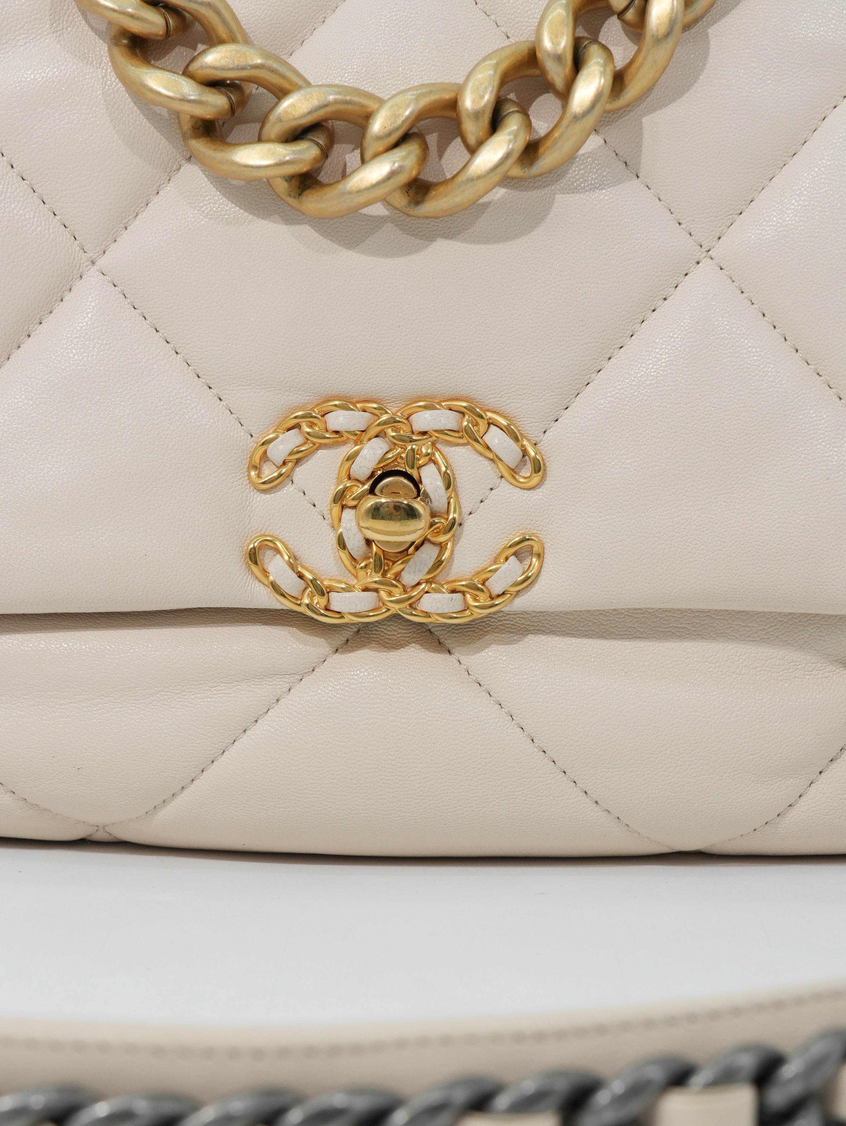 Chanel 19 Large in Pelle d’Agnello