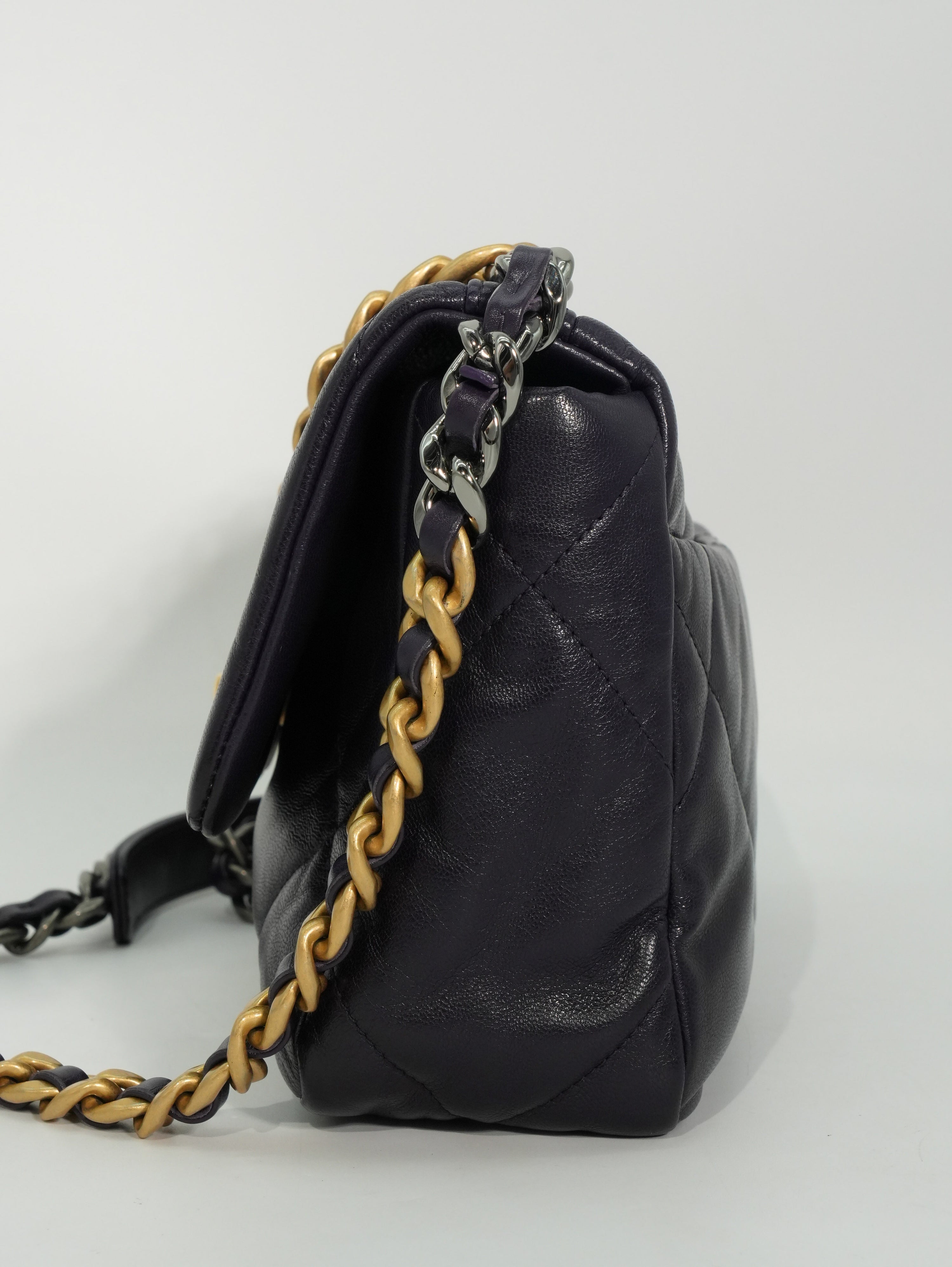 Chanel 19 Media in Pelle