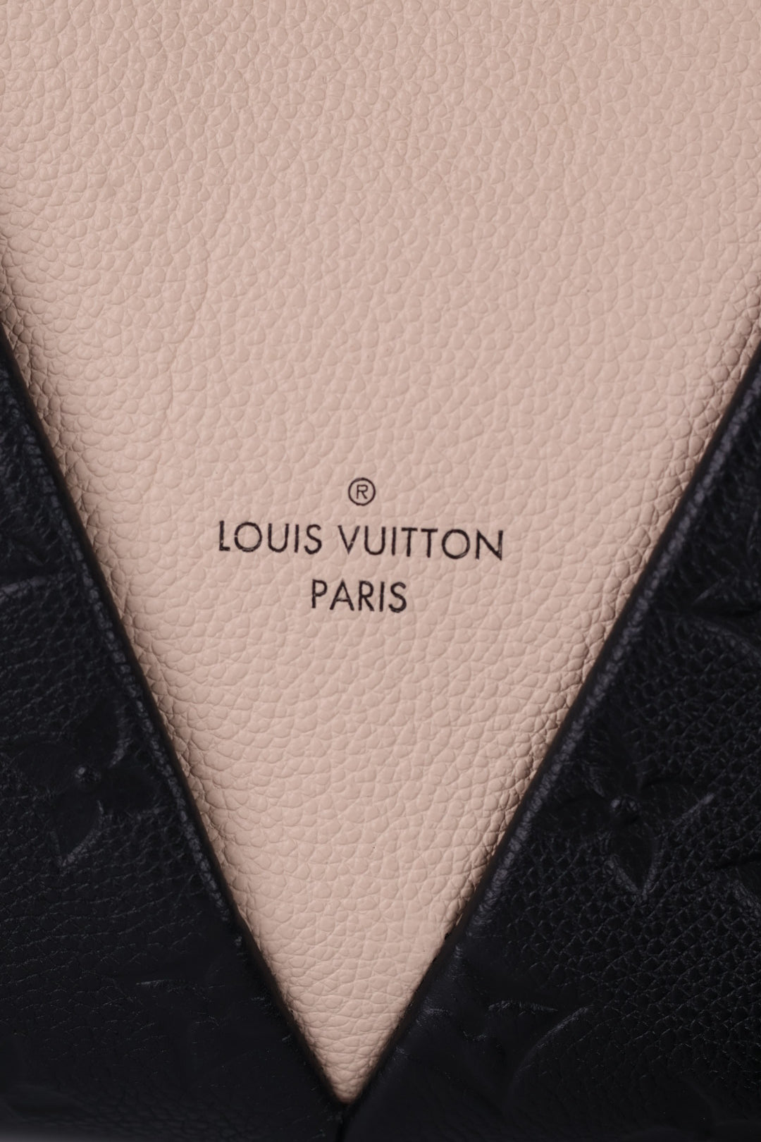 Louis Vuitton V Tote BB Empreinte