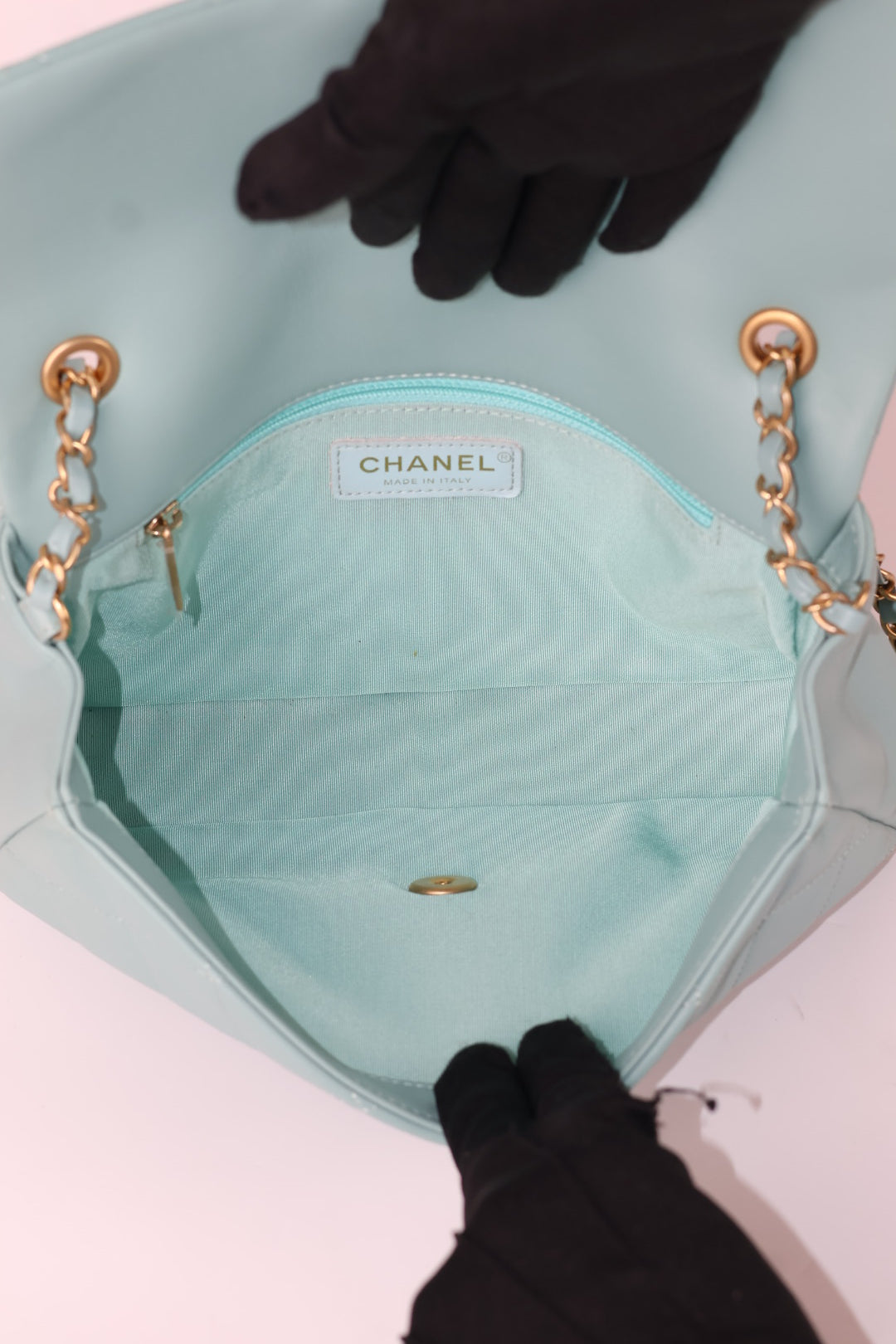 Chanel in the Loop Media Matelassé