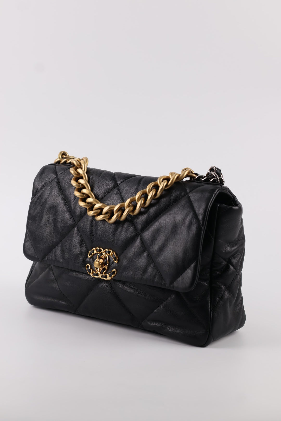 Chanel 19 Media in Pelle