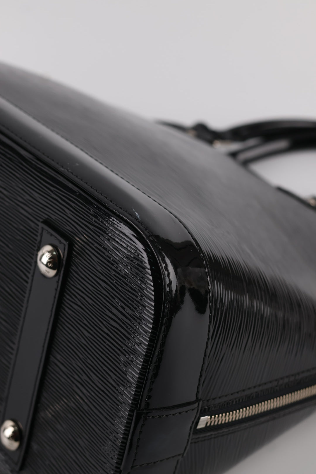 Louis Vuitton Alma MM Epi Vernis