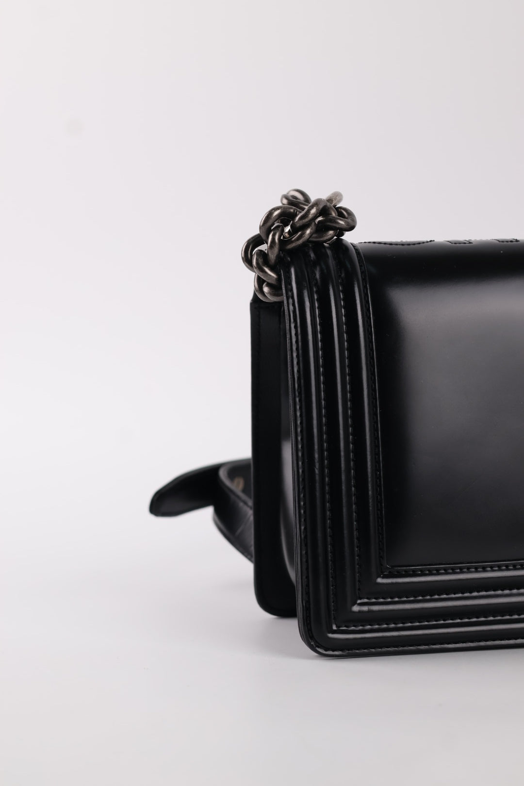 Chanel Boy Media in Pelle