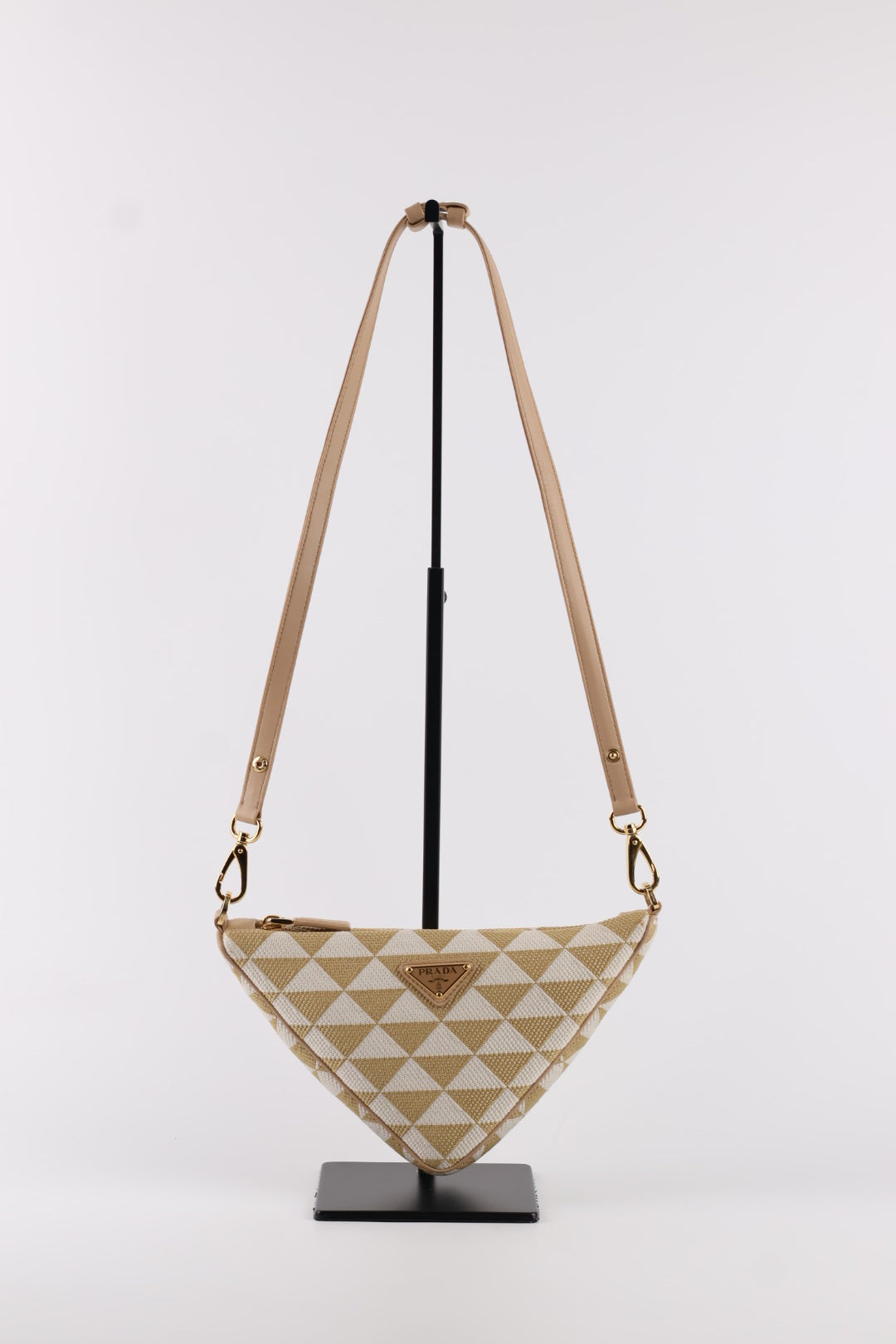 Prada Traingle Symbole