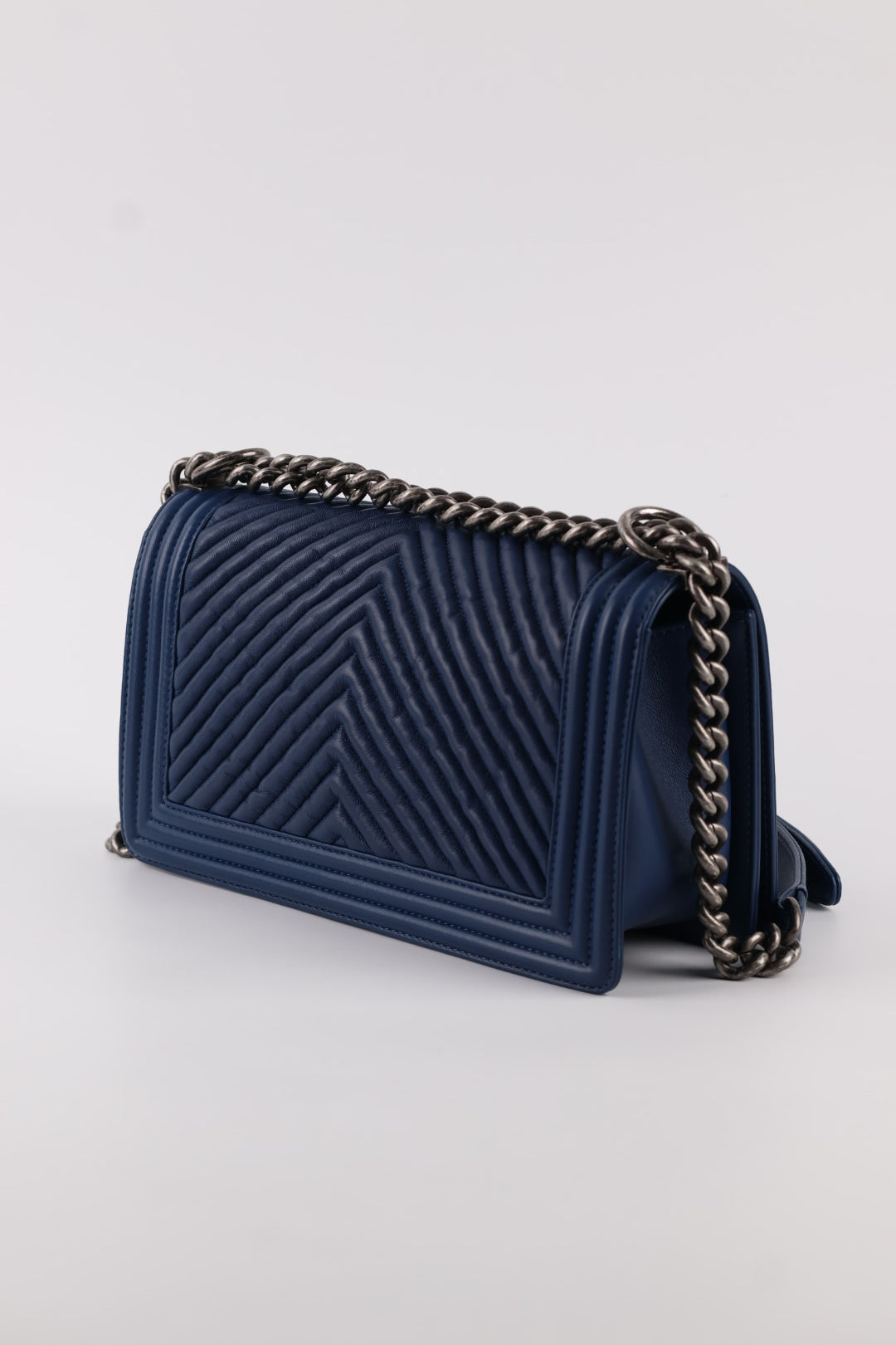 Chanel Boy Media in Pelle Blu