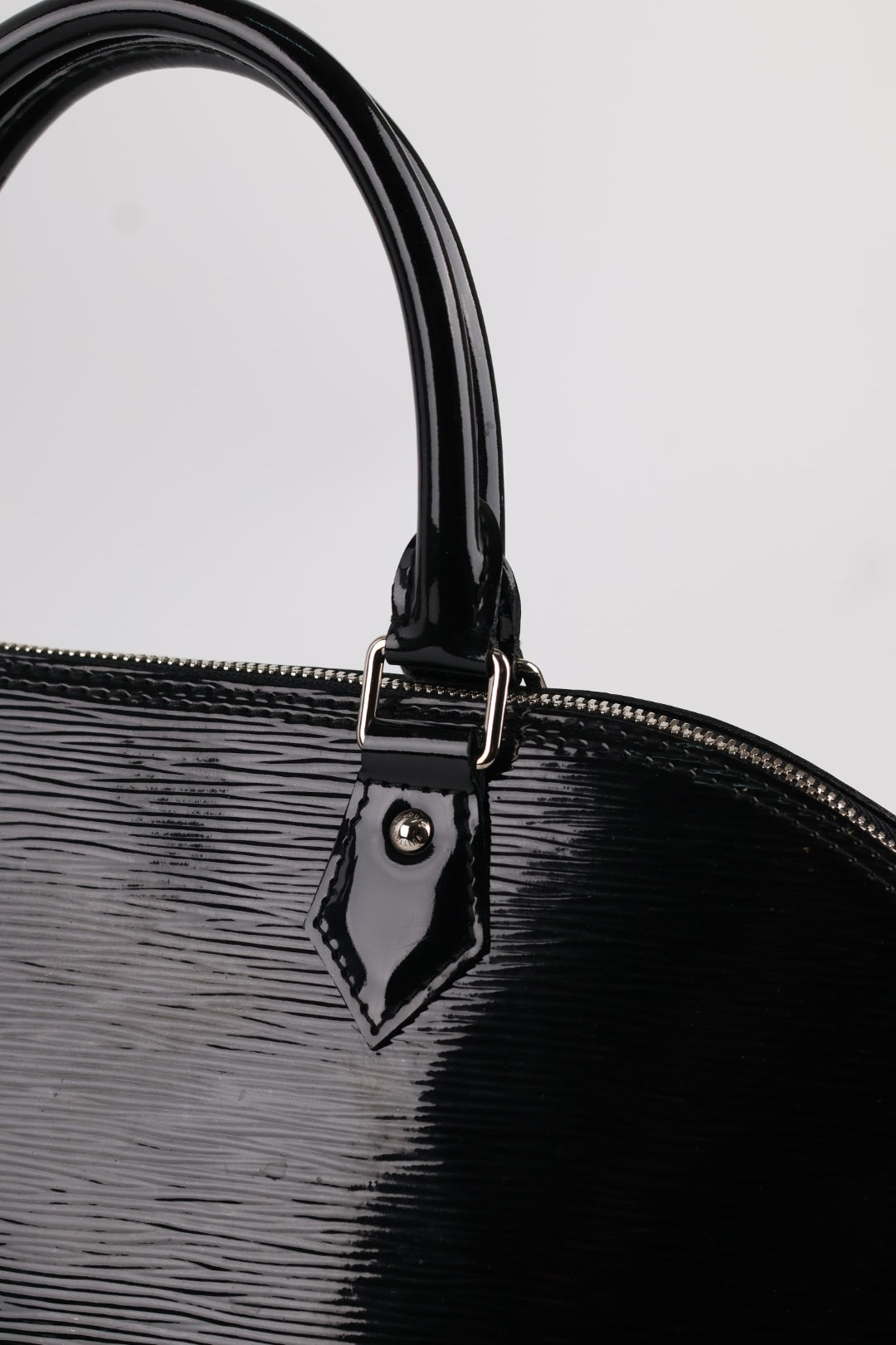 Louis Vuitton Alma MM Epi Vernis