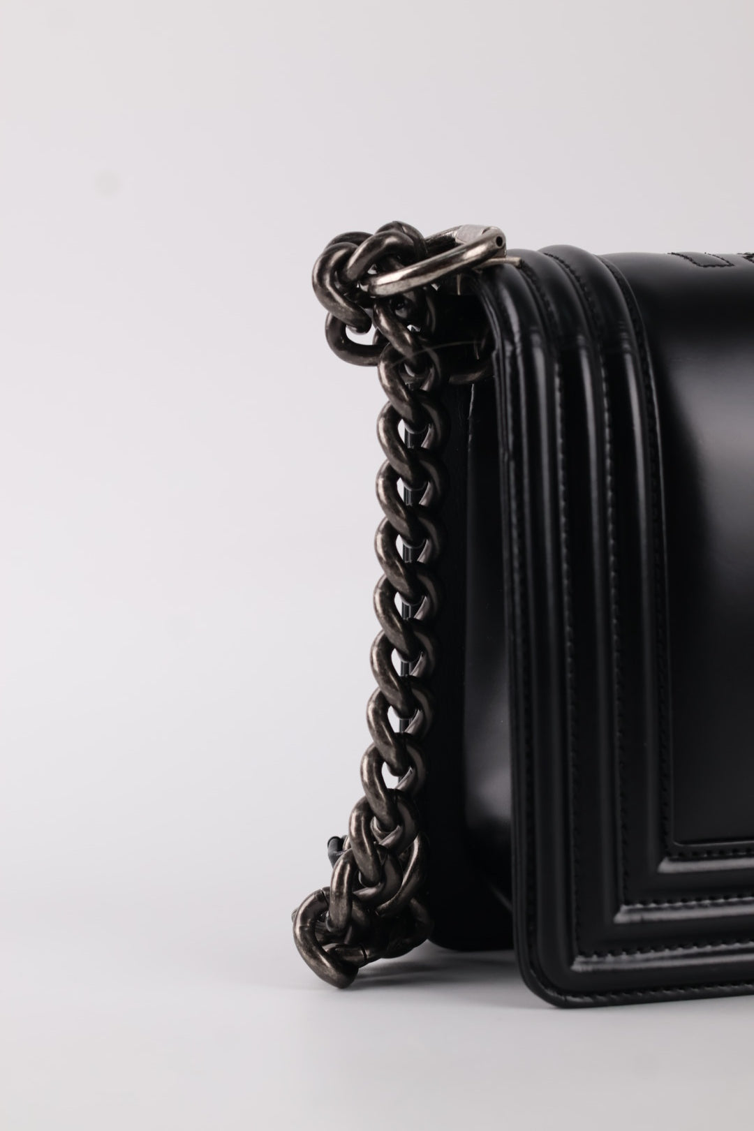 Chanel Boy Media in Pelle