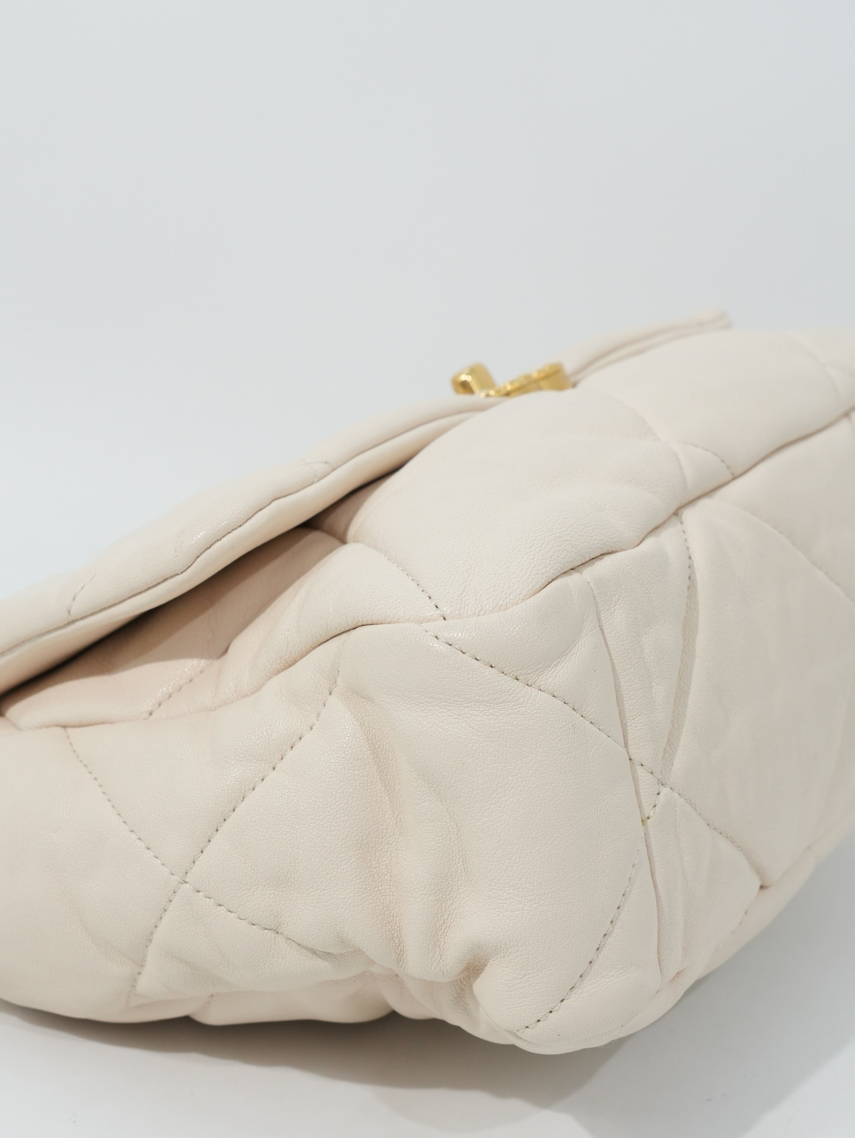 Chanel 19 Large in Pelle d’Agnello