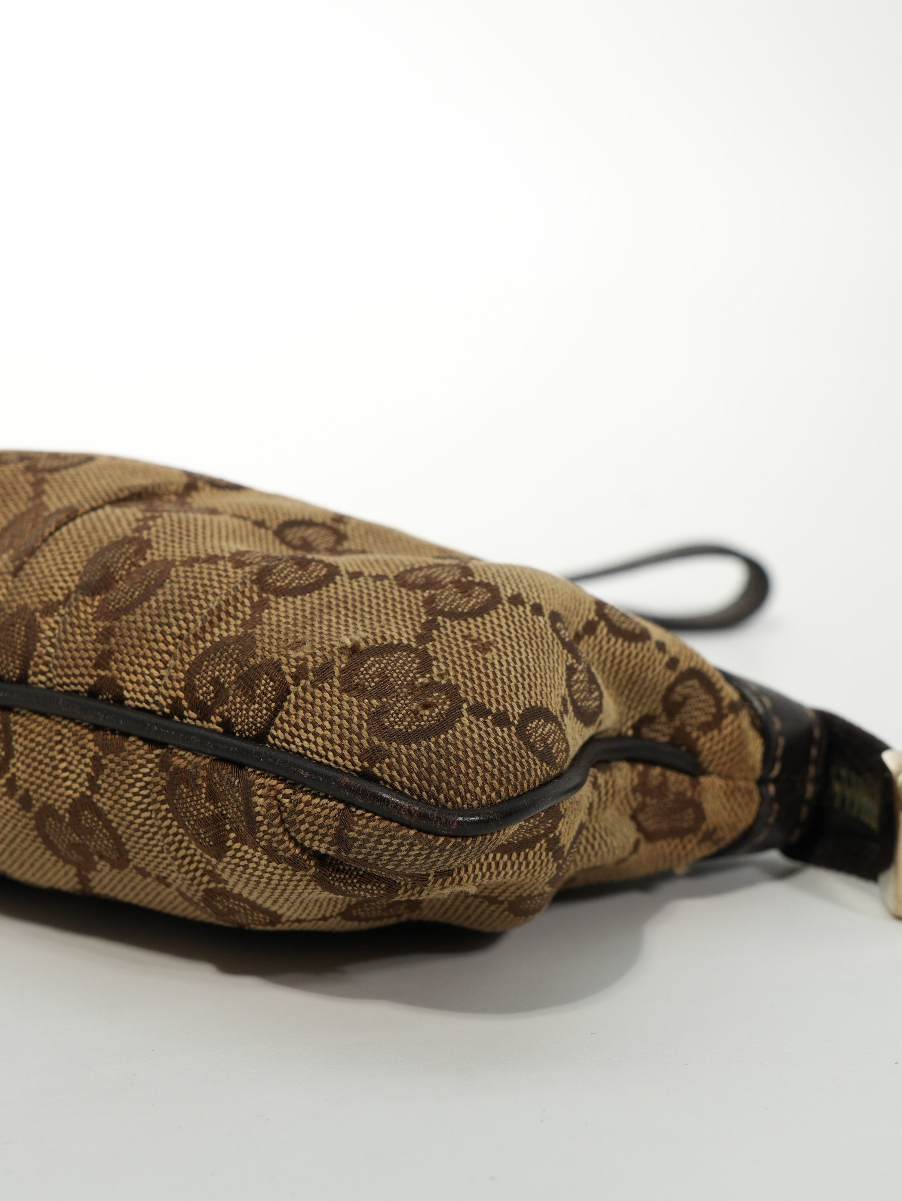 Gucci Mini Pochette GG Wave