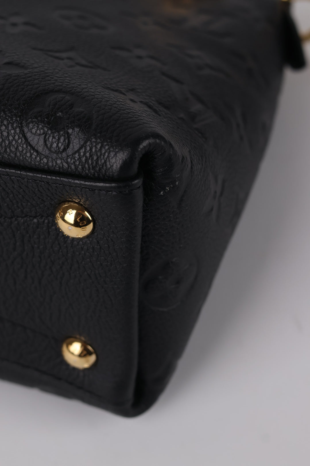 Louis Vuitton V Tote BB Empreinte