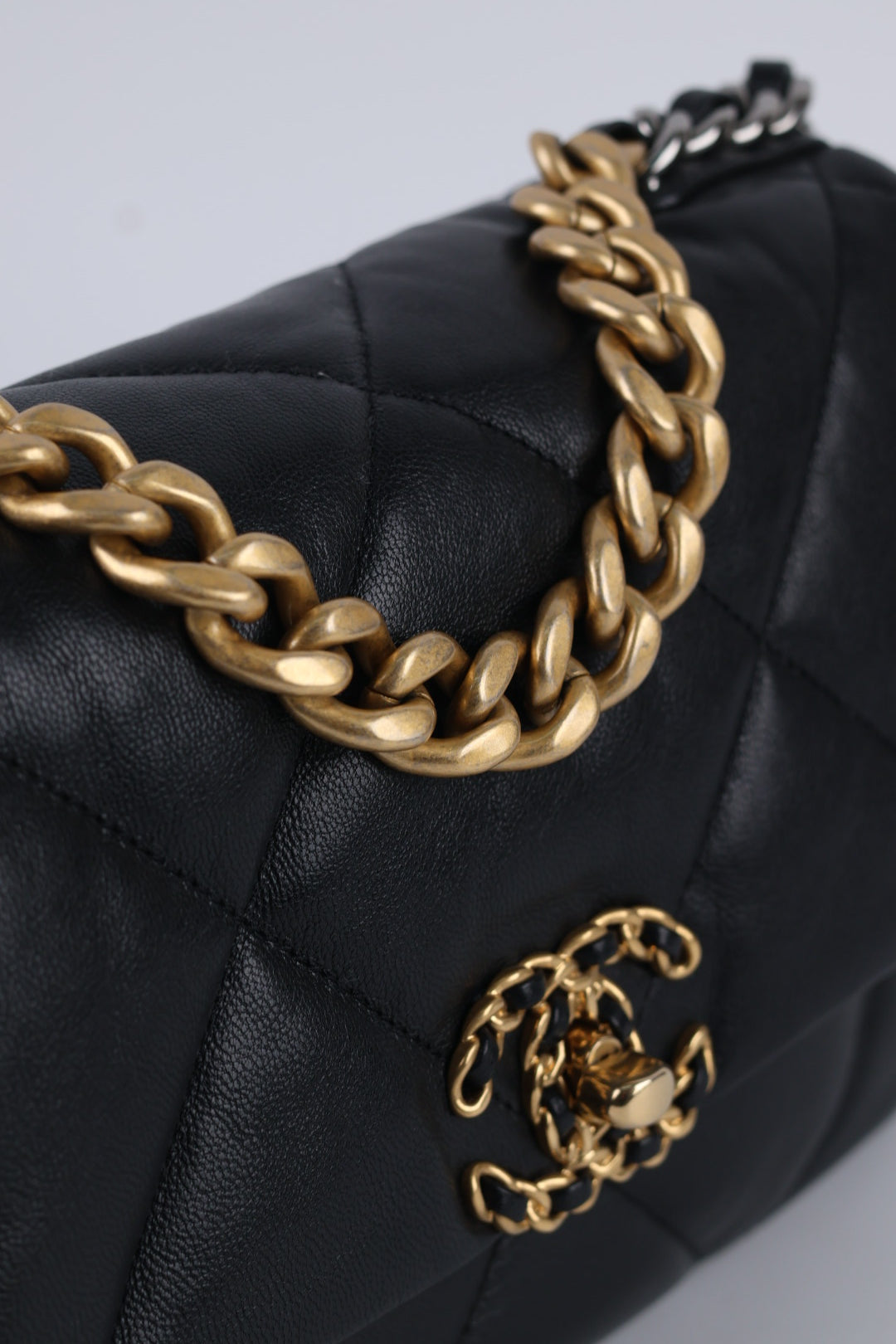 Chanel 19 in Pelle d’Agnello