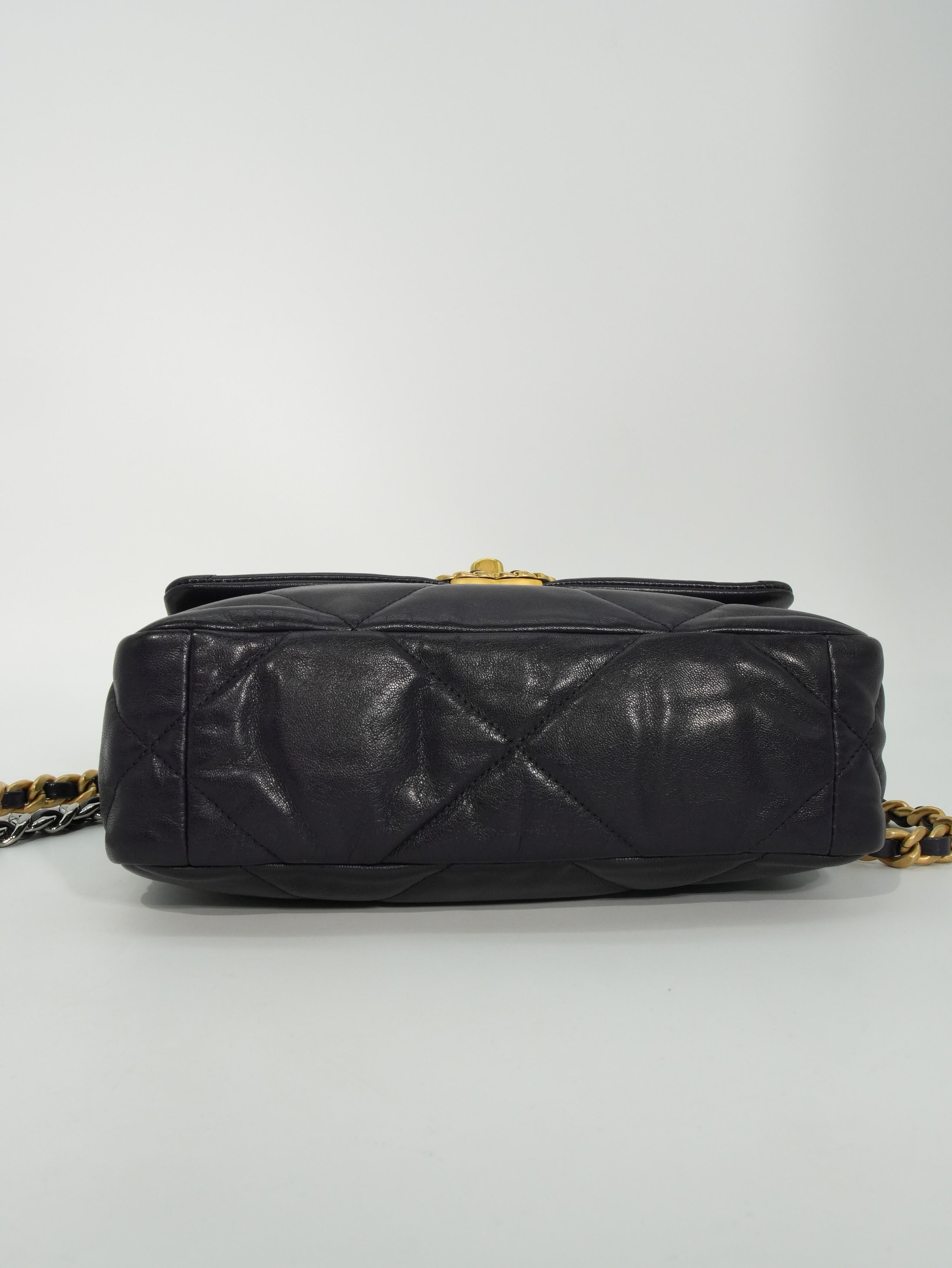 Chanel 19 Media in Pelle