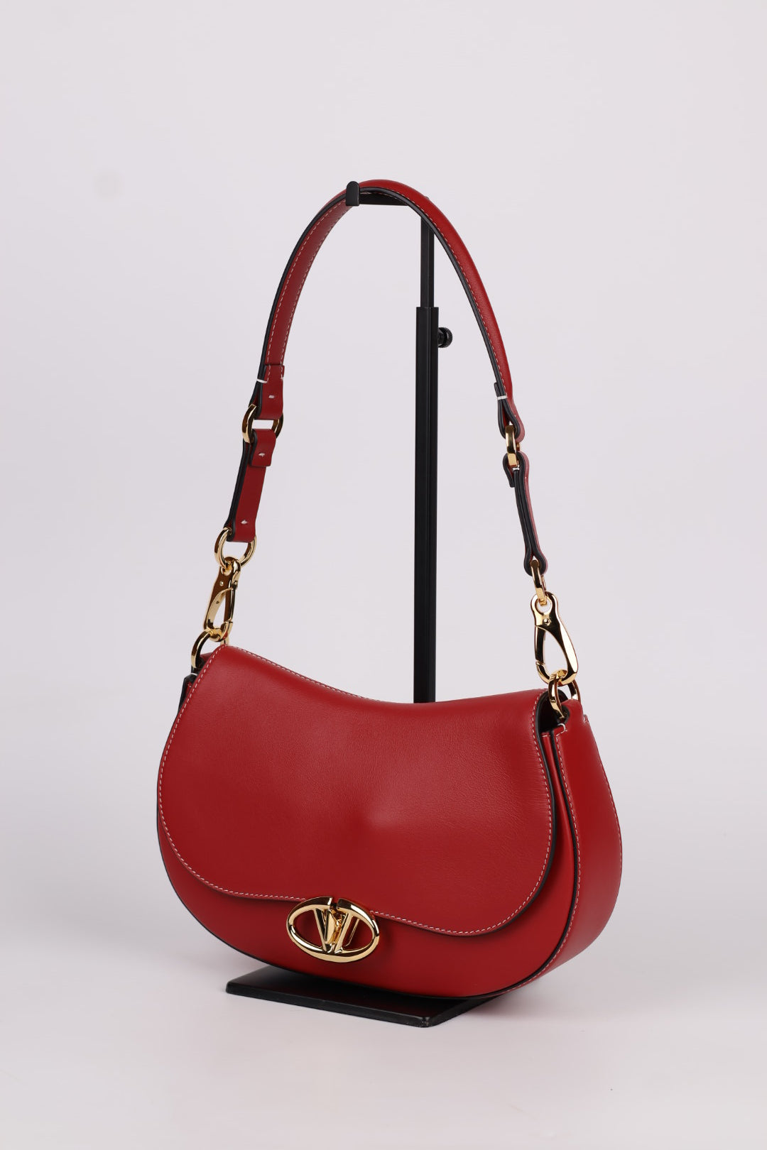 Valentino Ohval in pelle