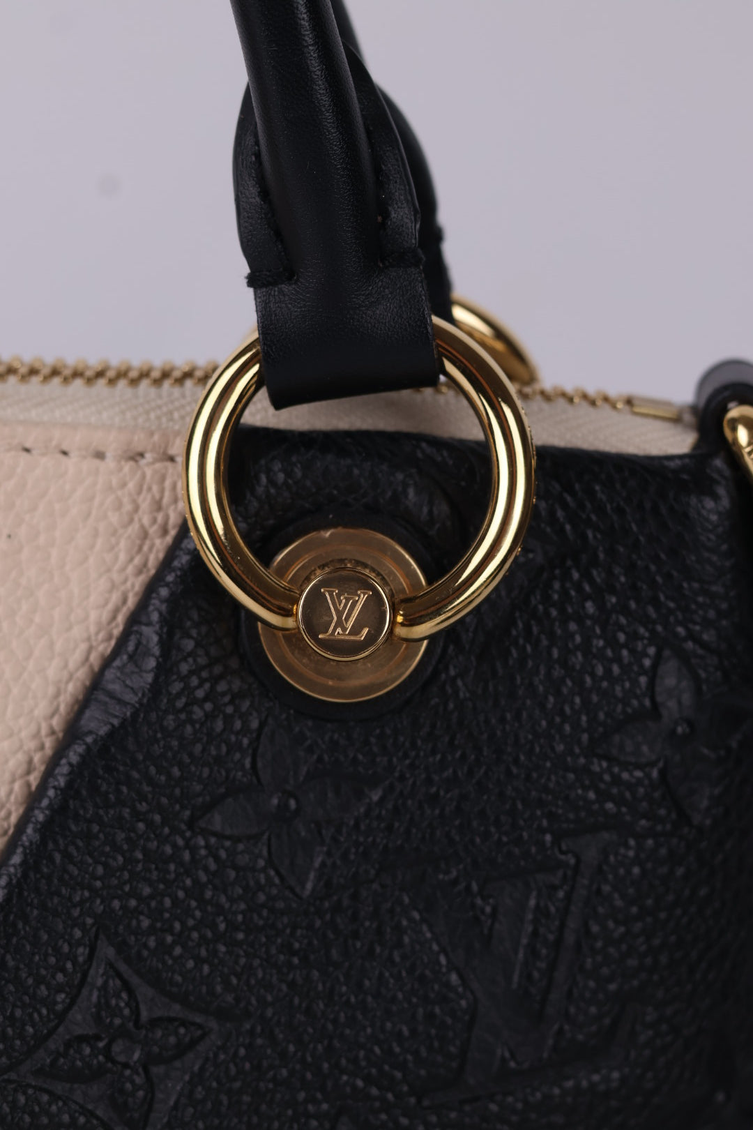 Louis Vuitton V Tote BB Empreinte