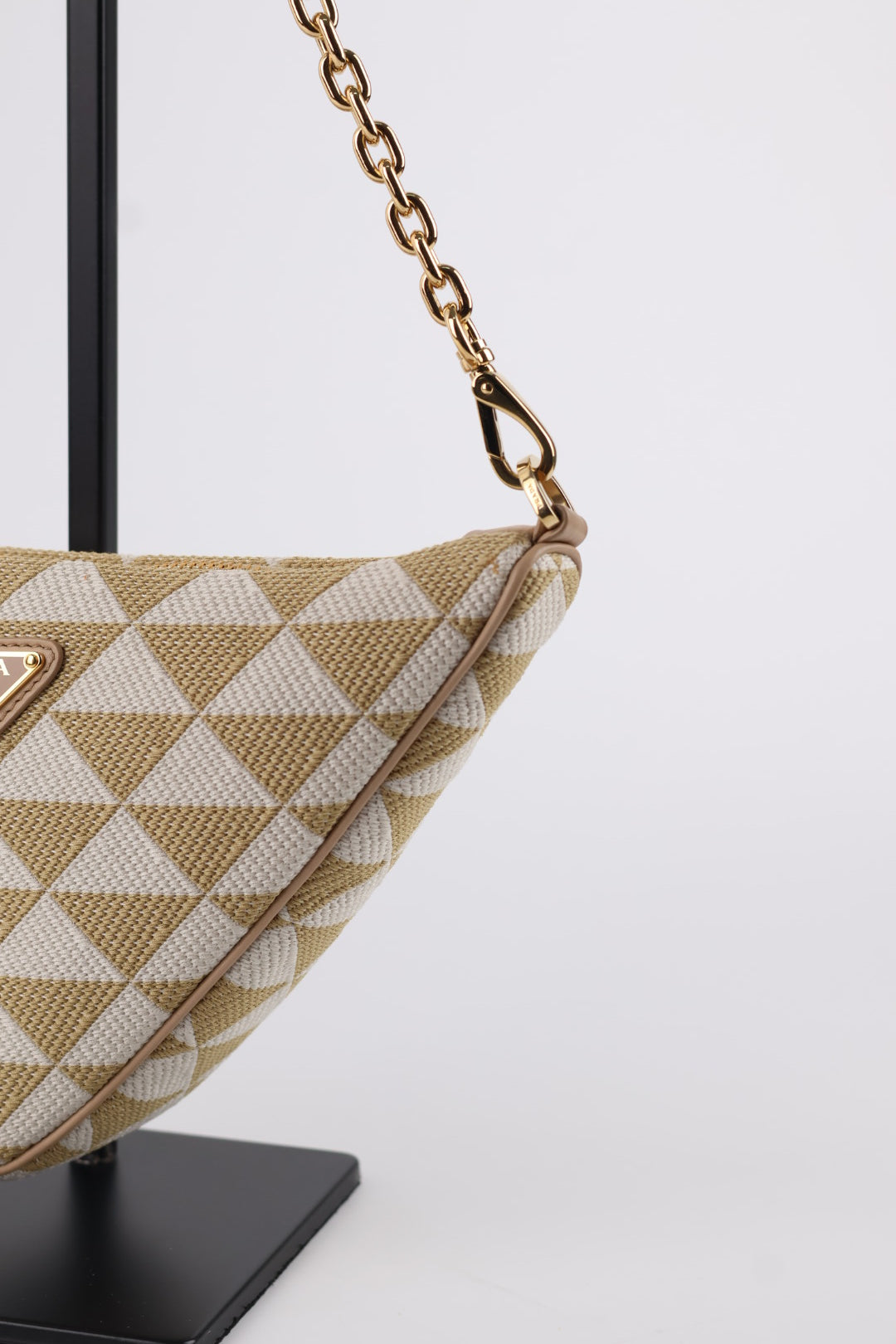 Prada Traingle Symbole