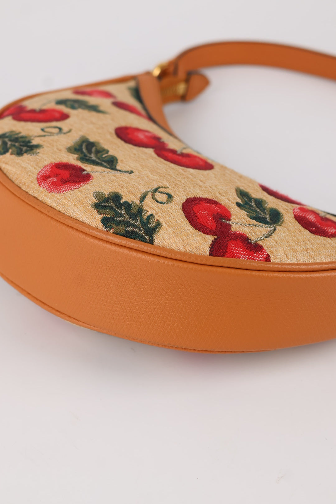 Valentino Hobo Bag con Ciliegie