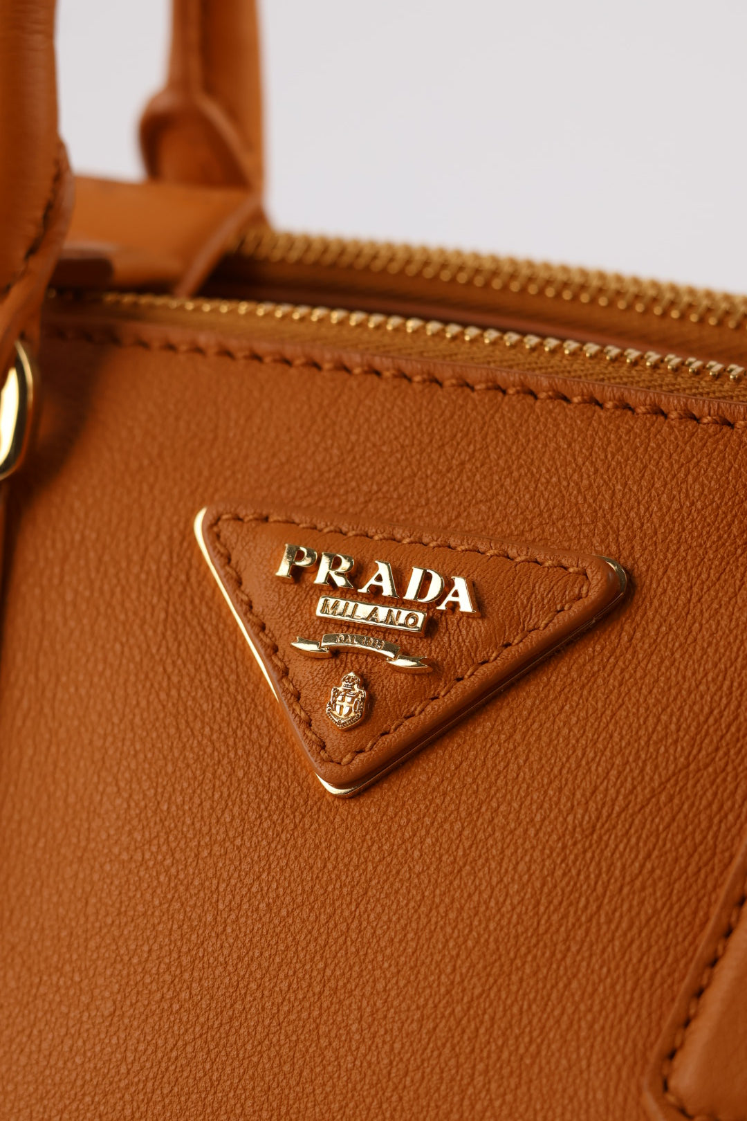 Prada Galleria Small in Pelle