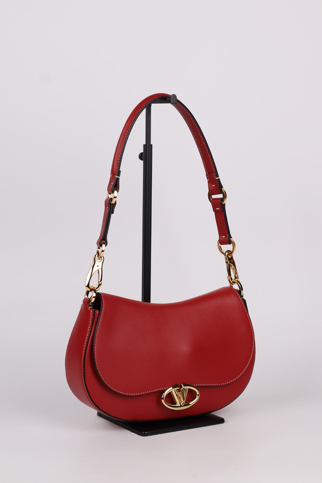 Valentino Ohval in pelle