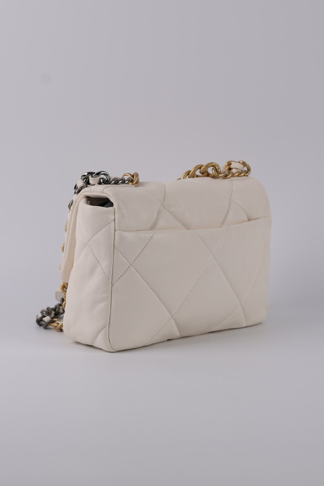 Chanel 19 in Pelle D’Agnello