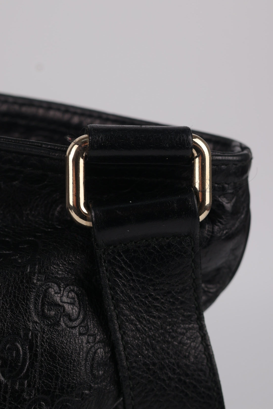 Gucci Messenger GG Signature