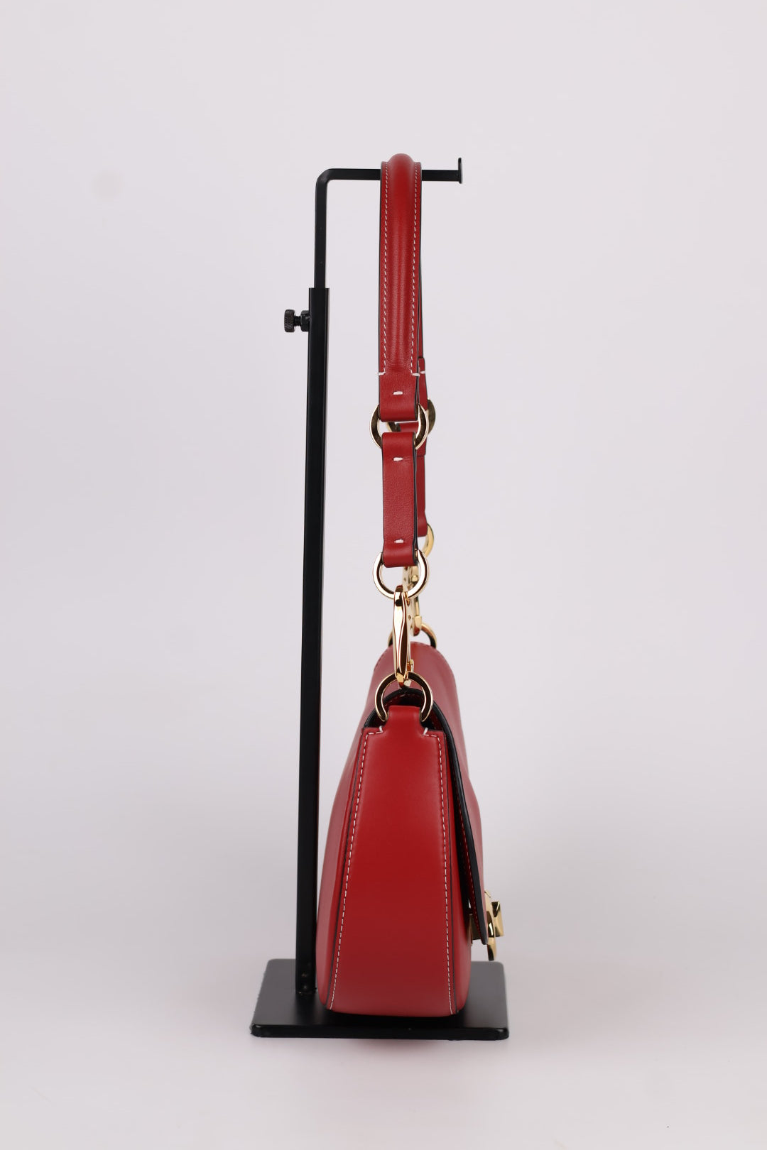 Valentino Ohval in pelle