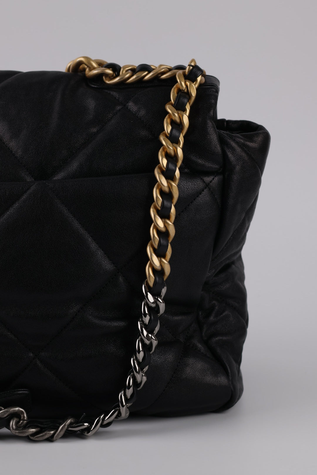 Chanel 19 Large in Pelle