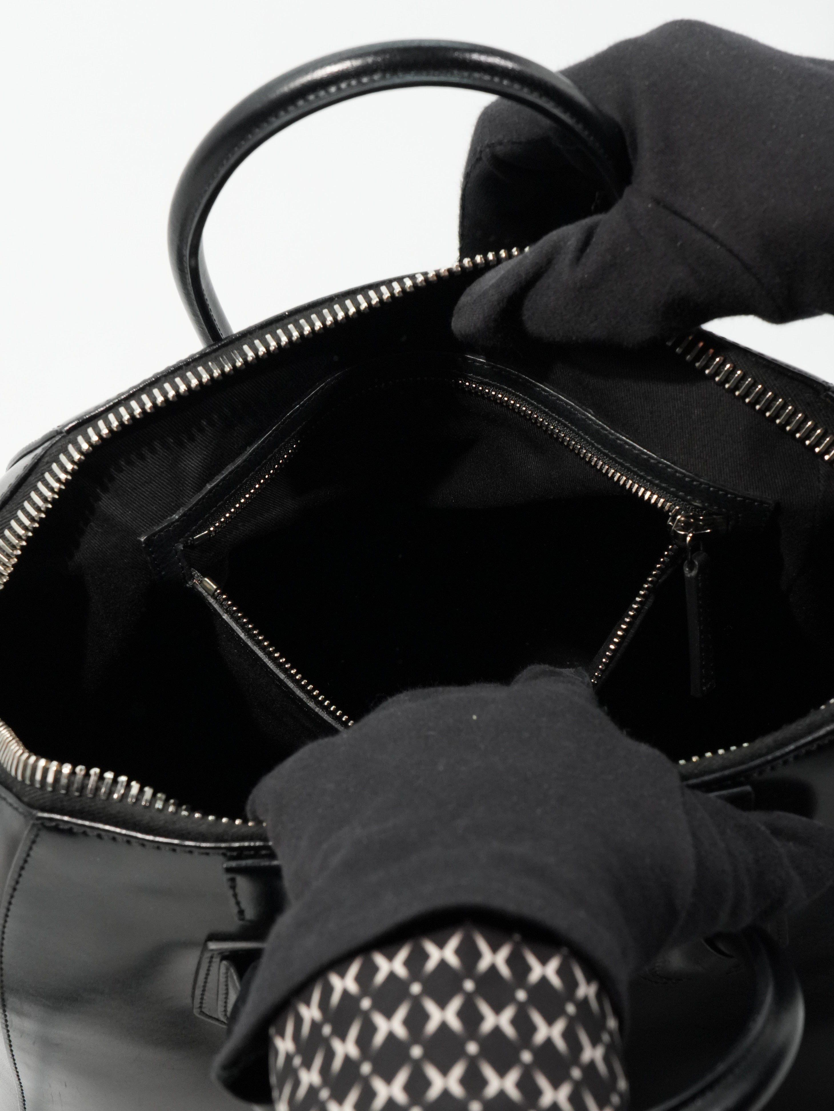 Givenchy Antigona Media