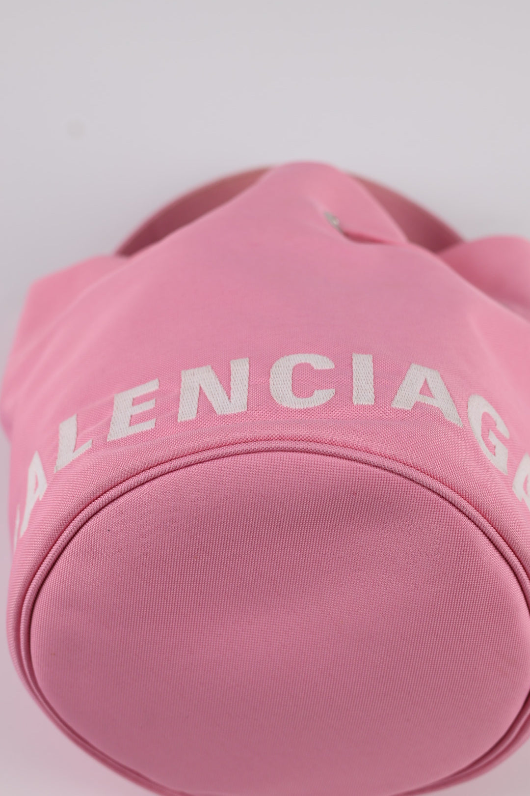 Balenciaga Bucket in Tela