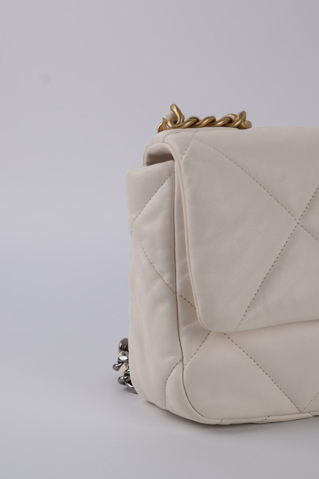 Chanel 19 in Pelle D’Agnello