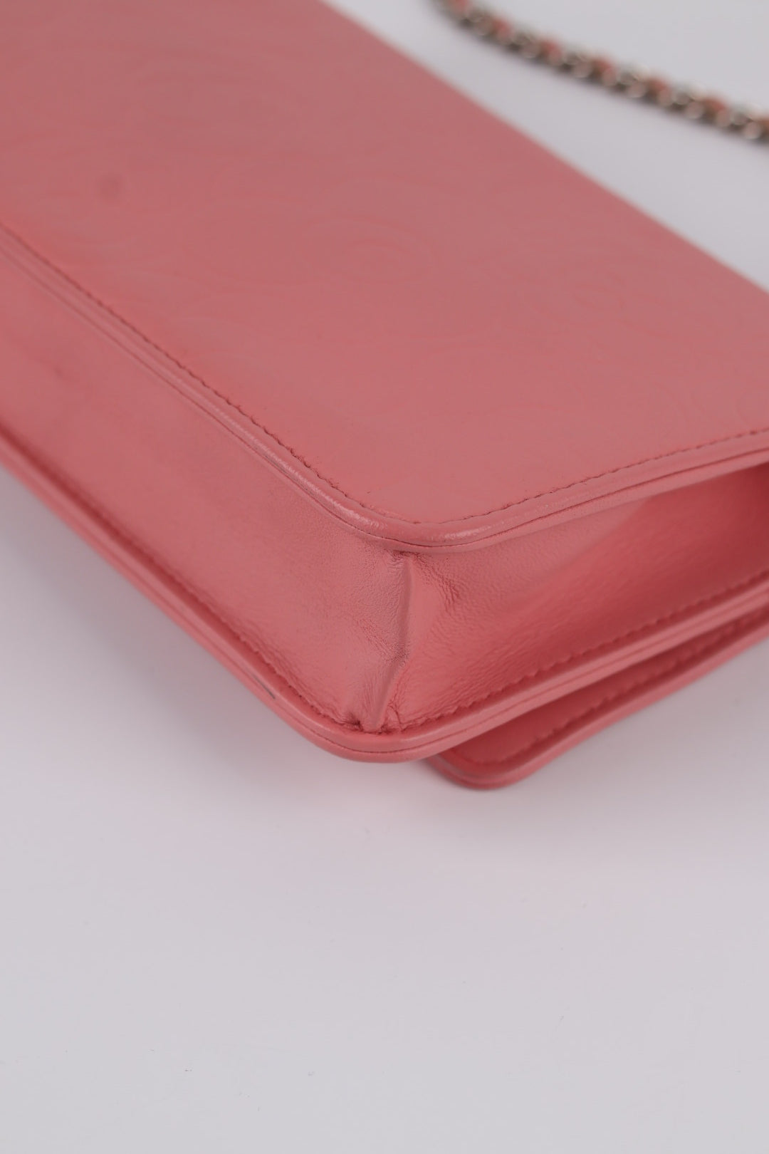 Chanel Woc Camelia in Pelle