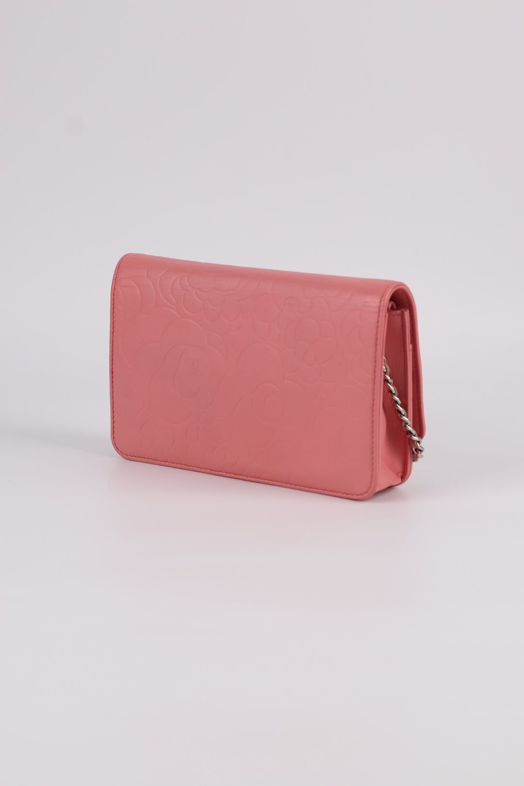 Chanel Woc Camelia in Pelle