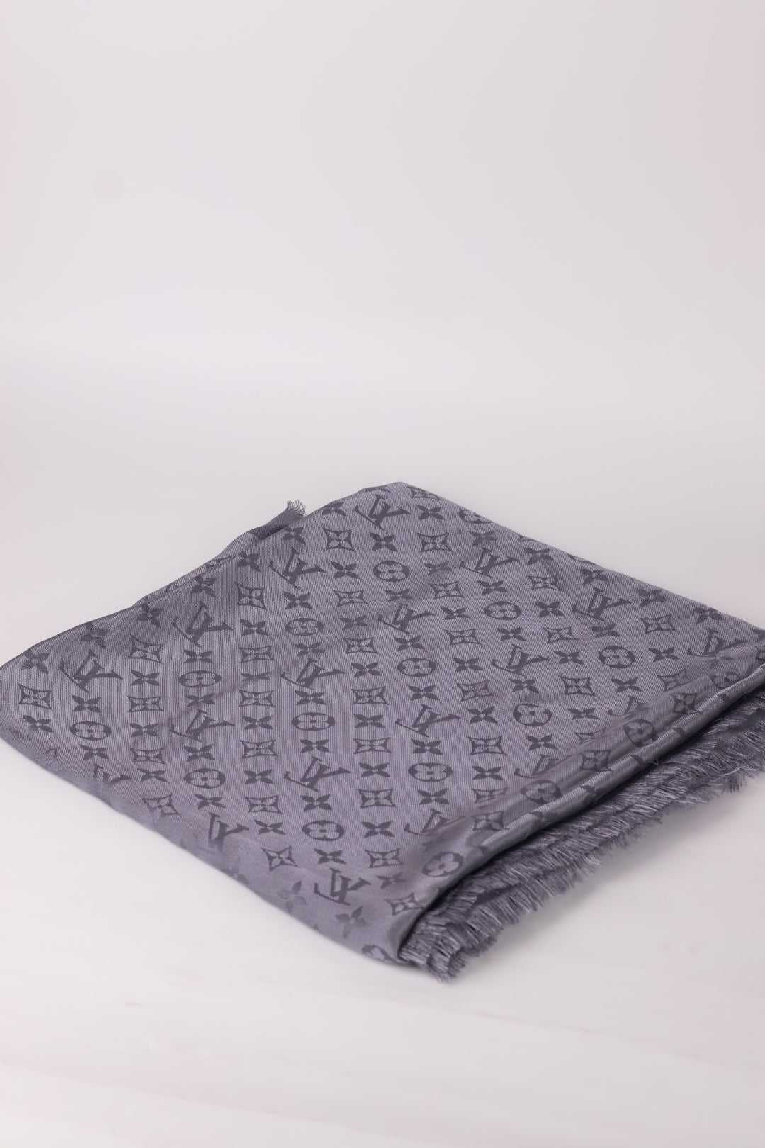 Louis Vuitton Stola Monogram Shine