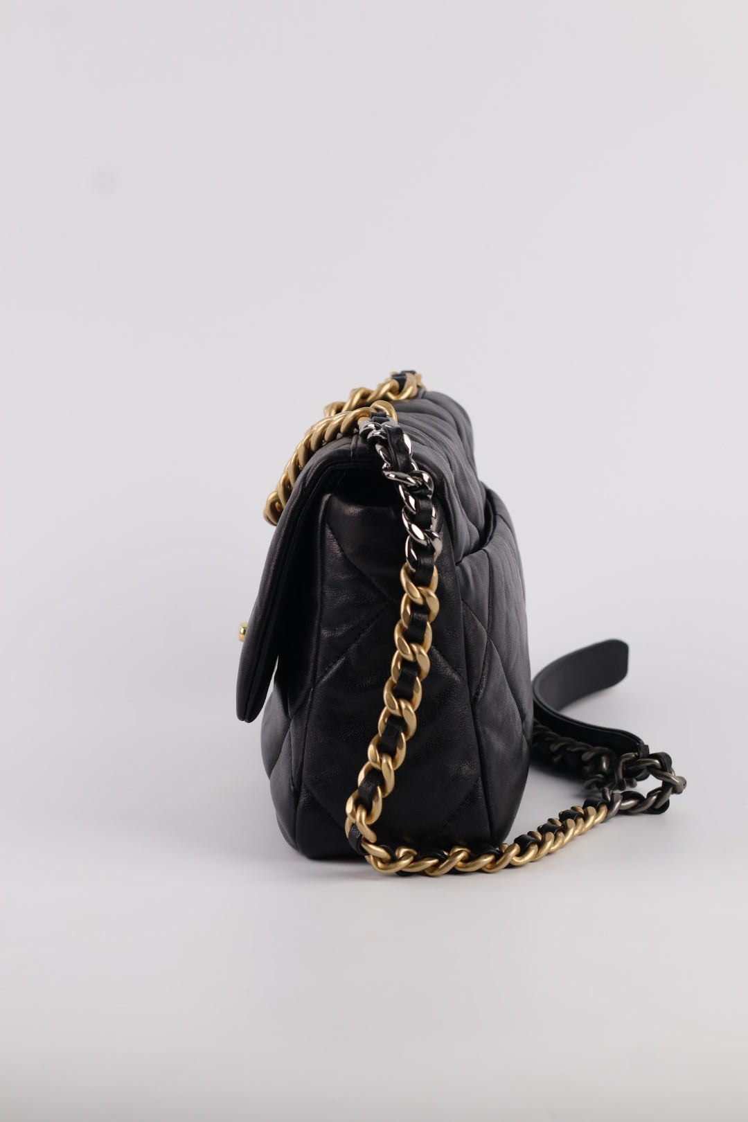 Chanel 19 in Pelle