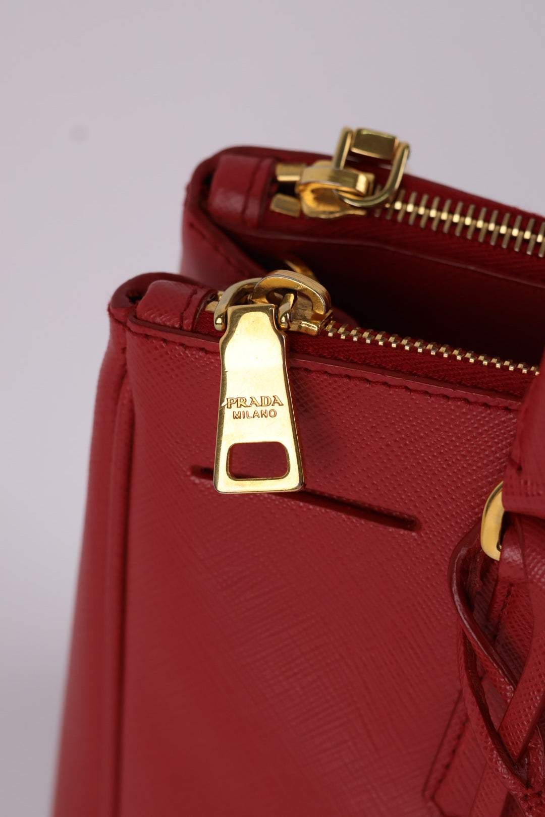 Prada Galleria Media Saffiano