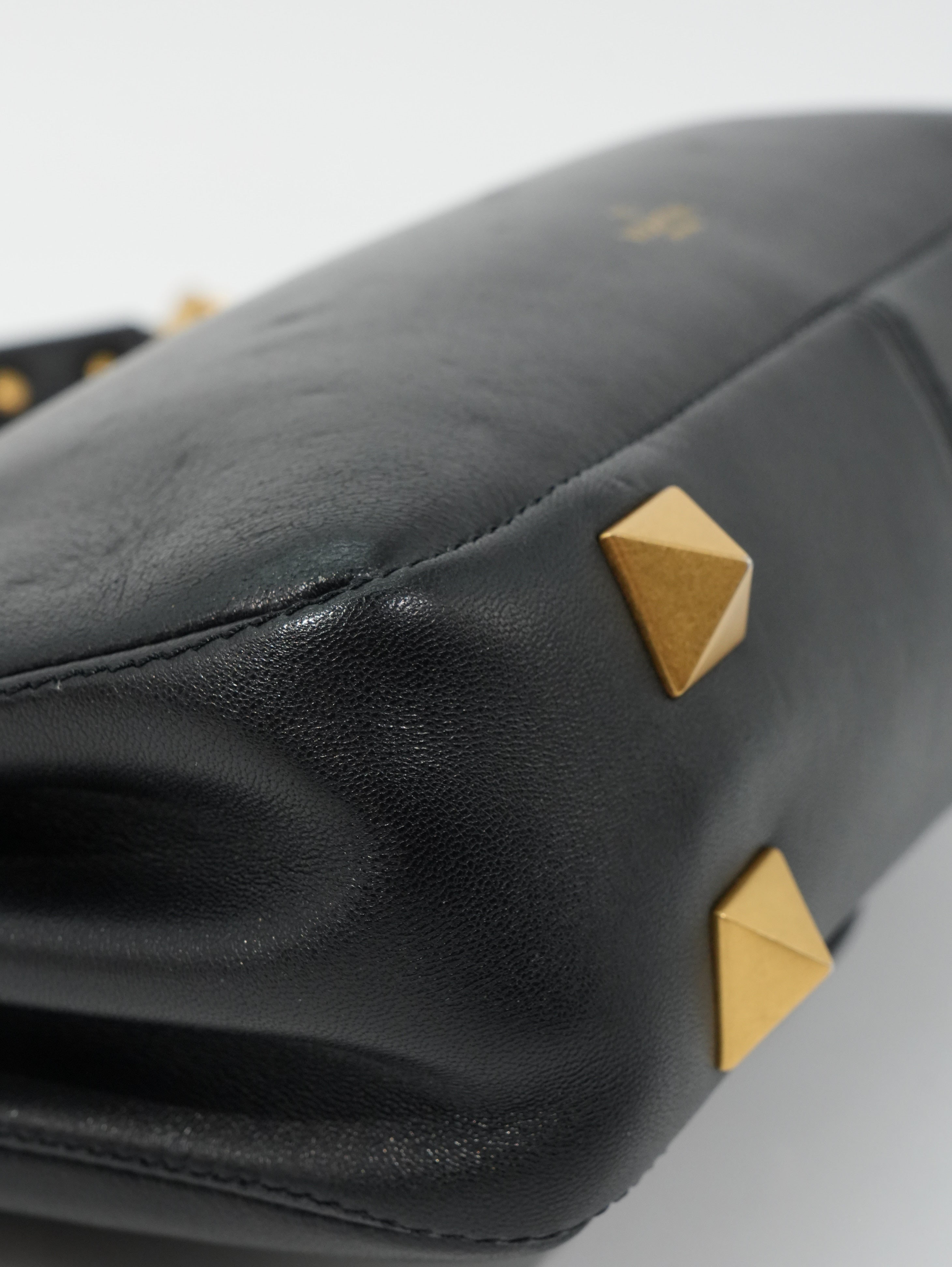 Valentino Stud Sign in Pelle