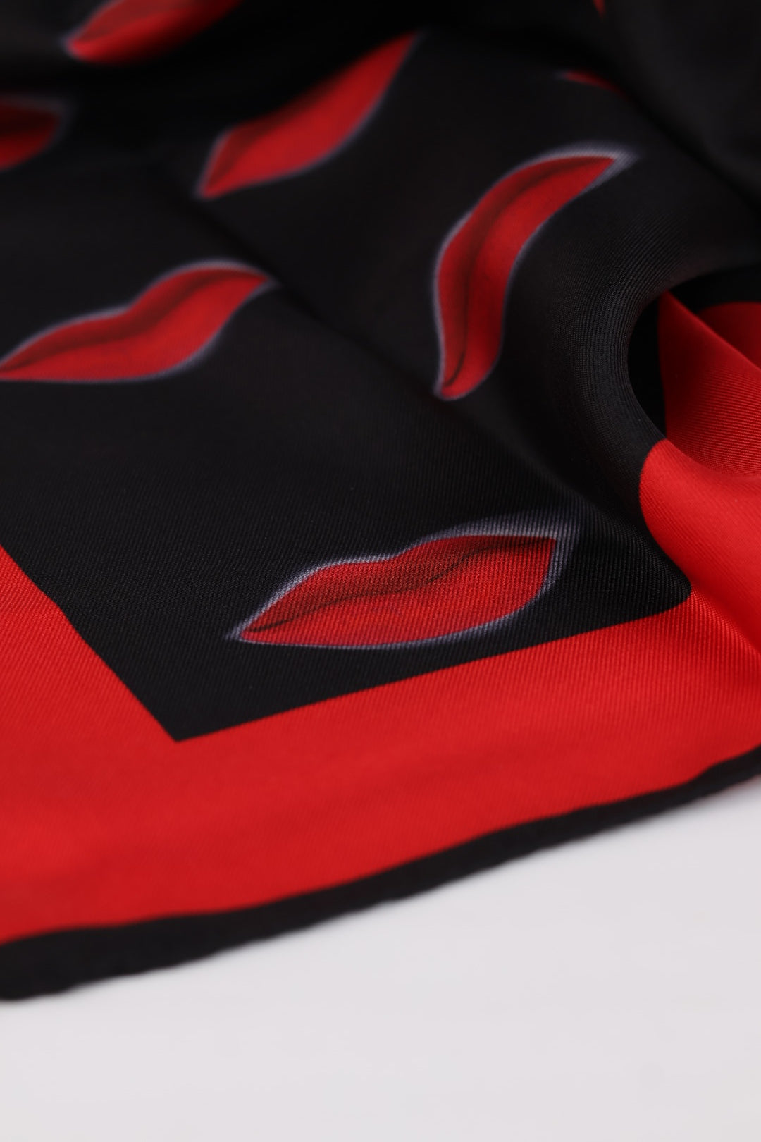 Prada Foulard Black Lips