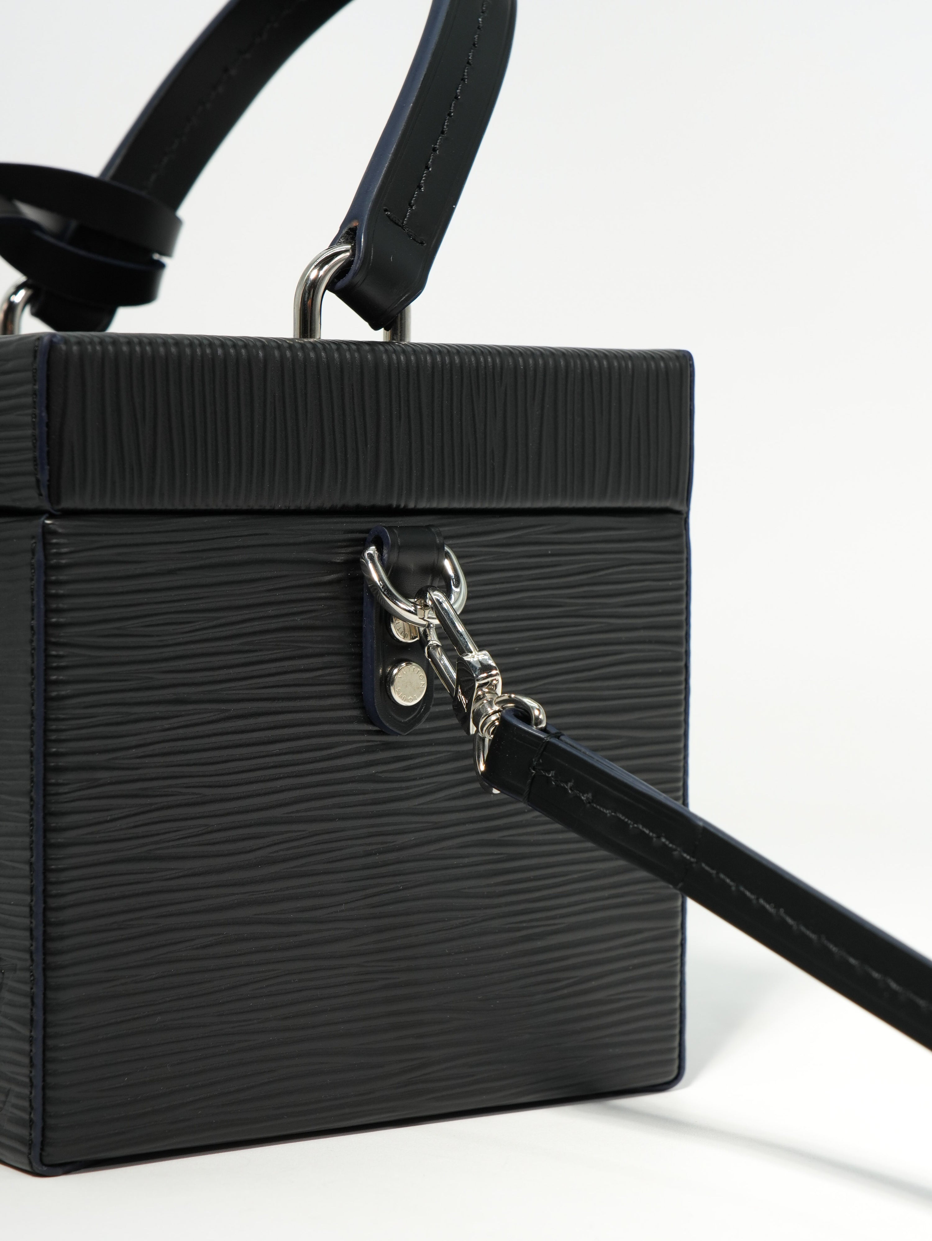 Louis Vuitton Bleecker Epi