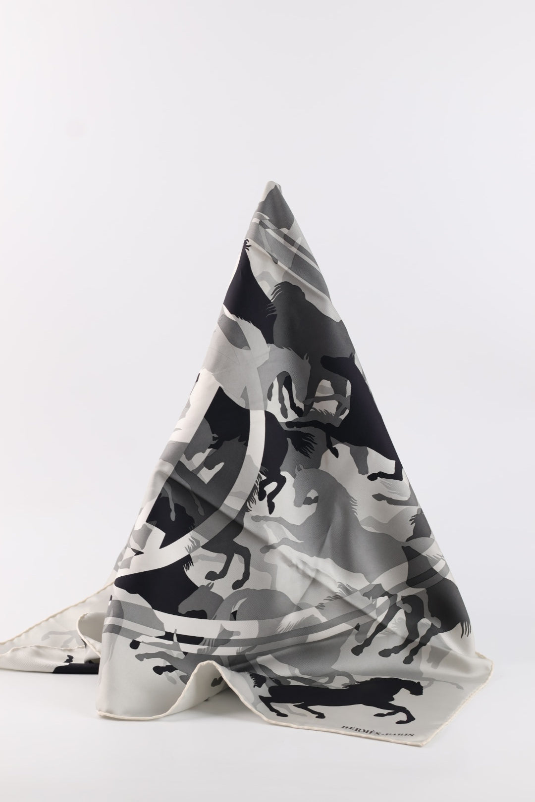 Hermès Carré 90 Ex Libris En Camouflage