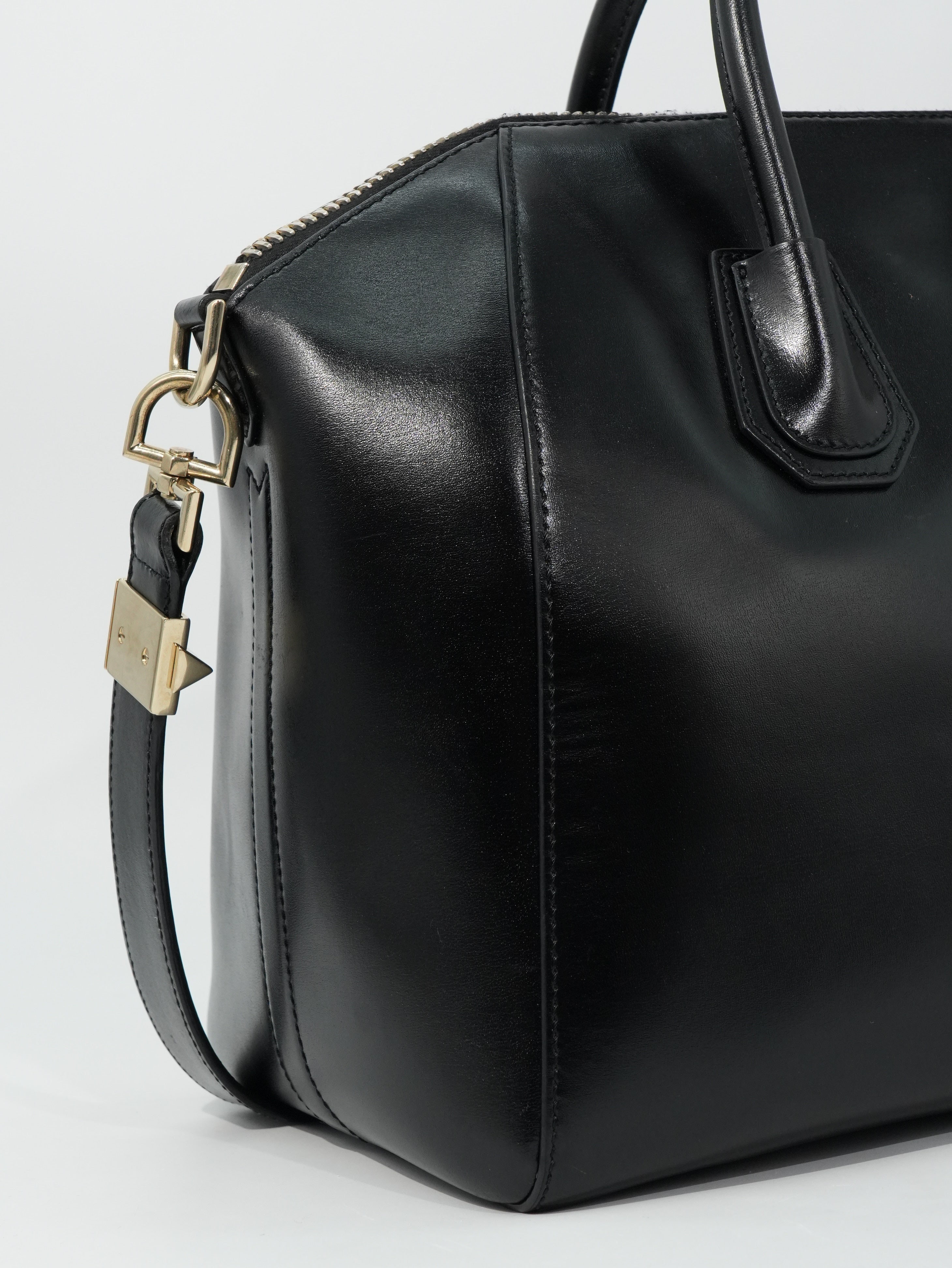 Givenchy Antigona Media