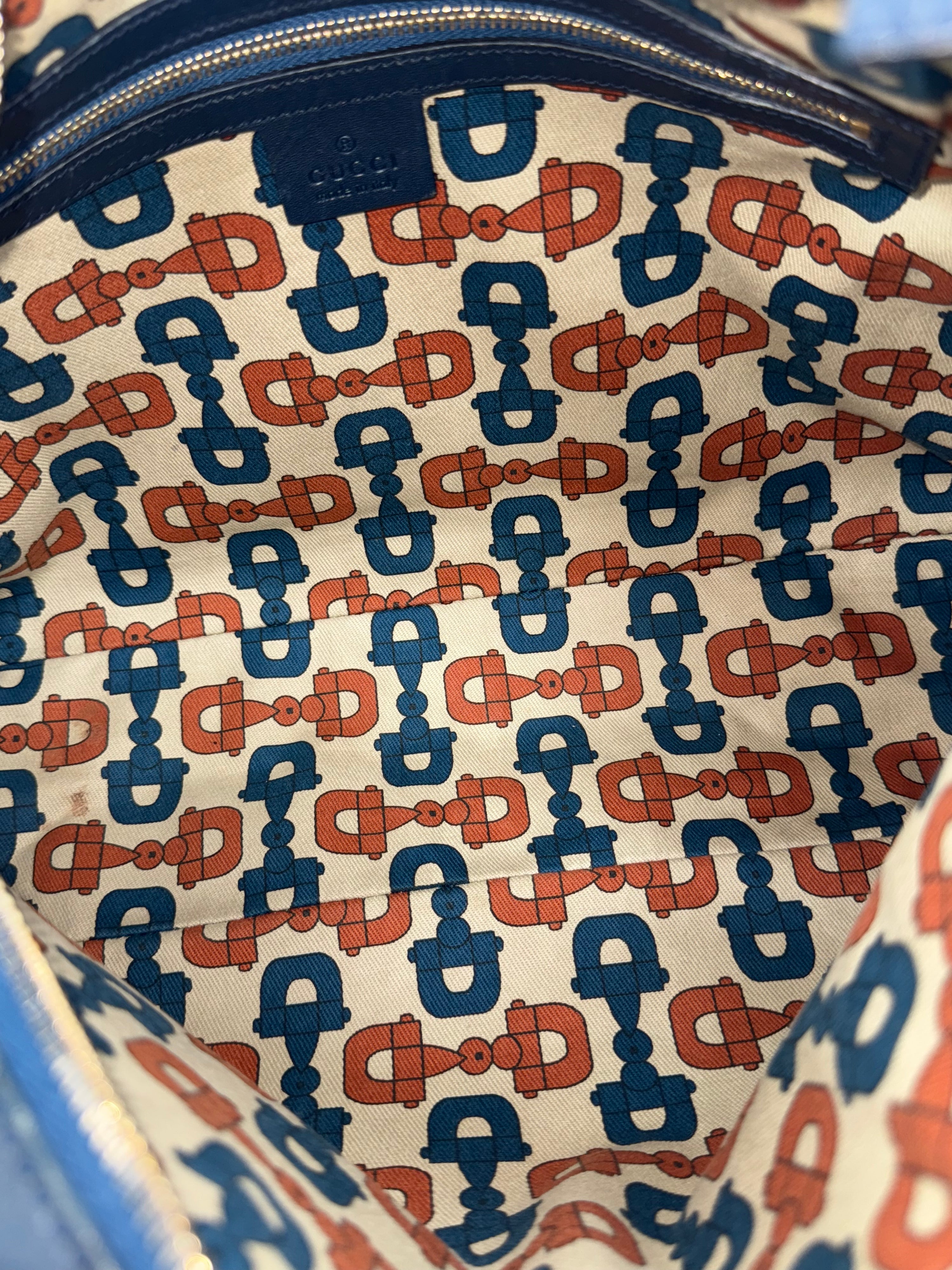 Gucci Hobo GG Signature
