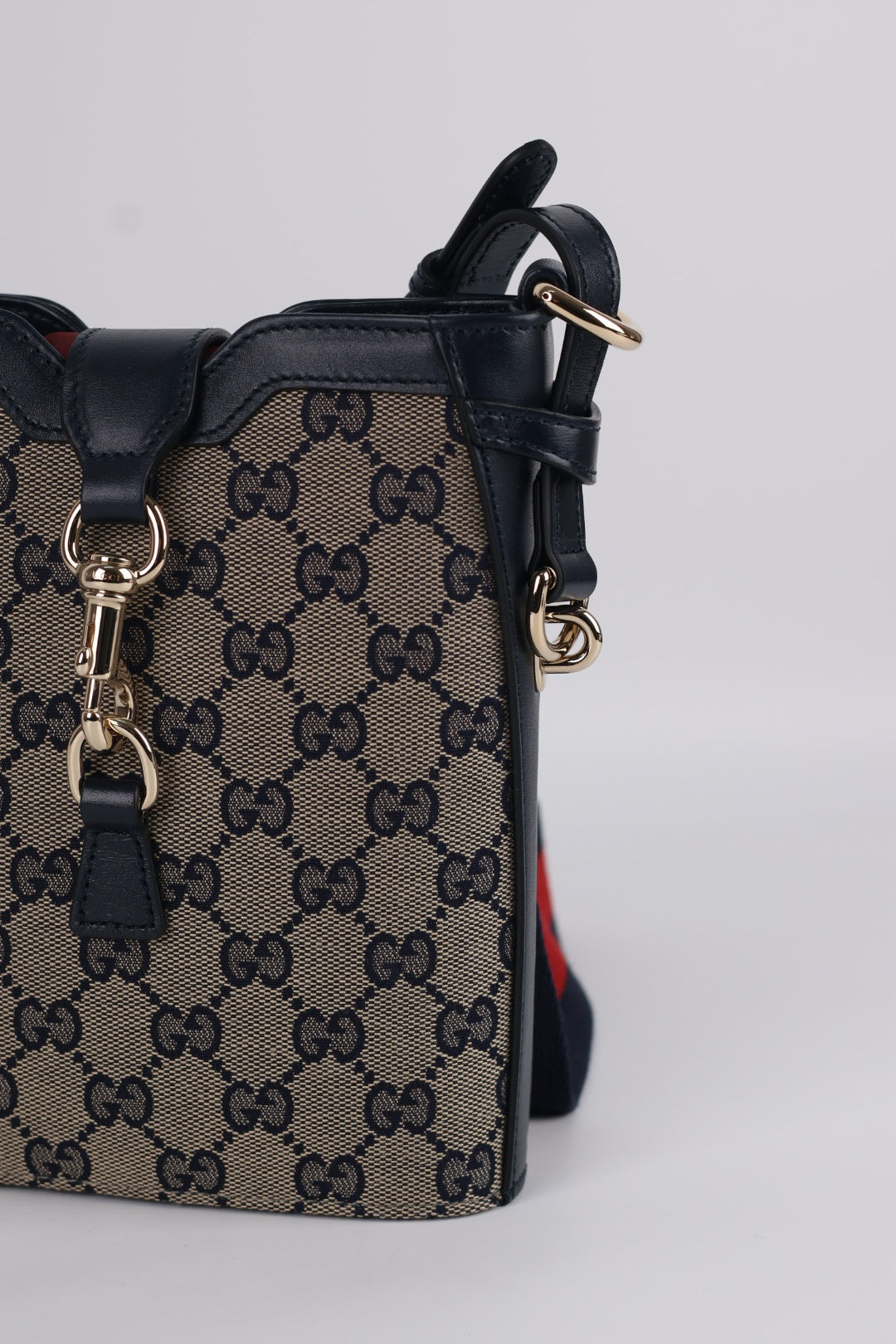 Gucci Mini Bucket Jackie GG Wave