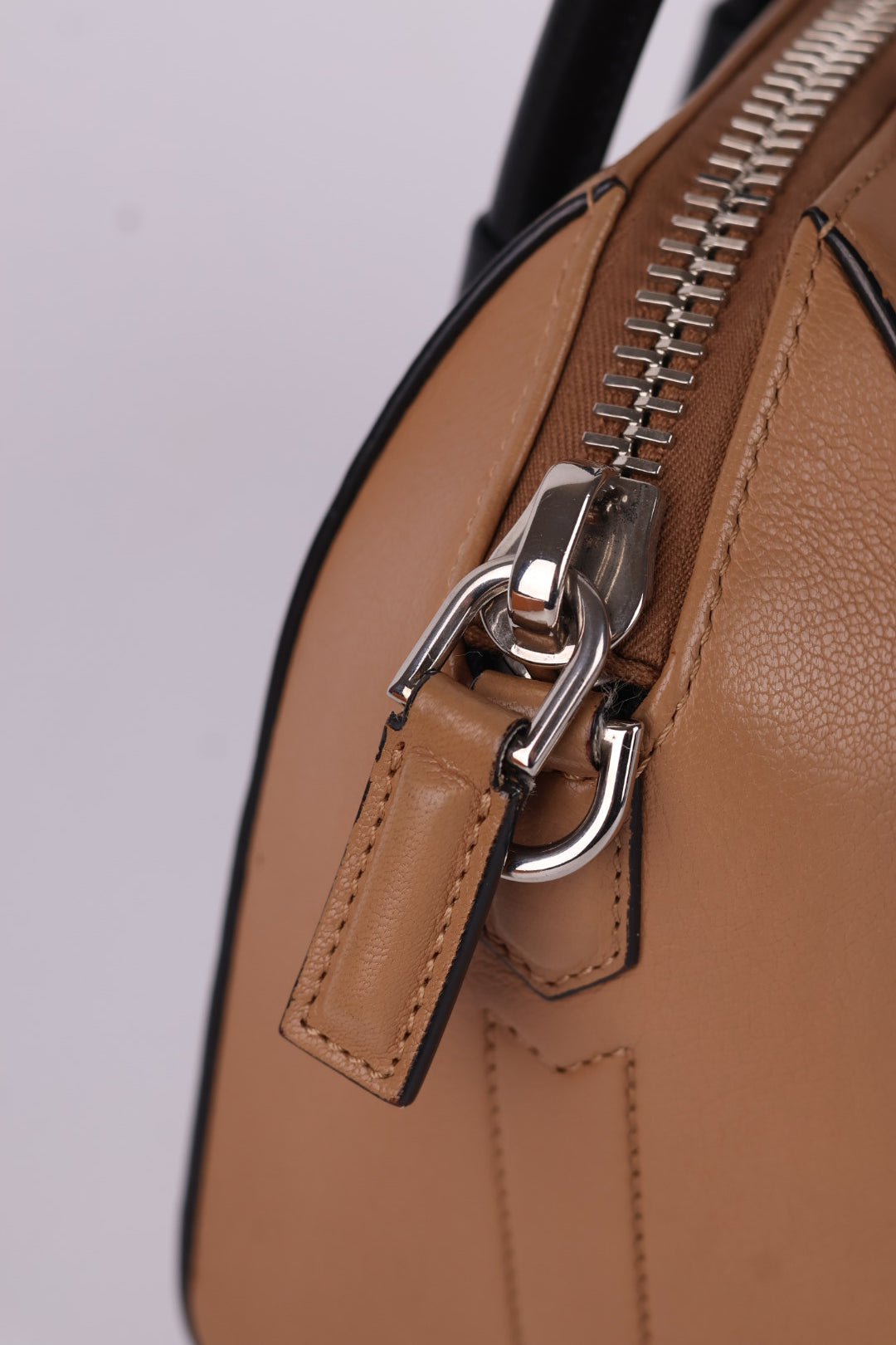 Givenchy Antigona Small in Pelle