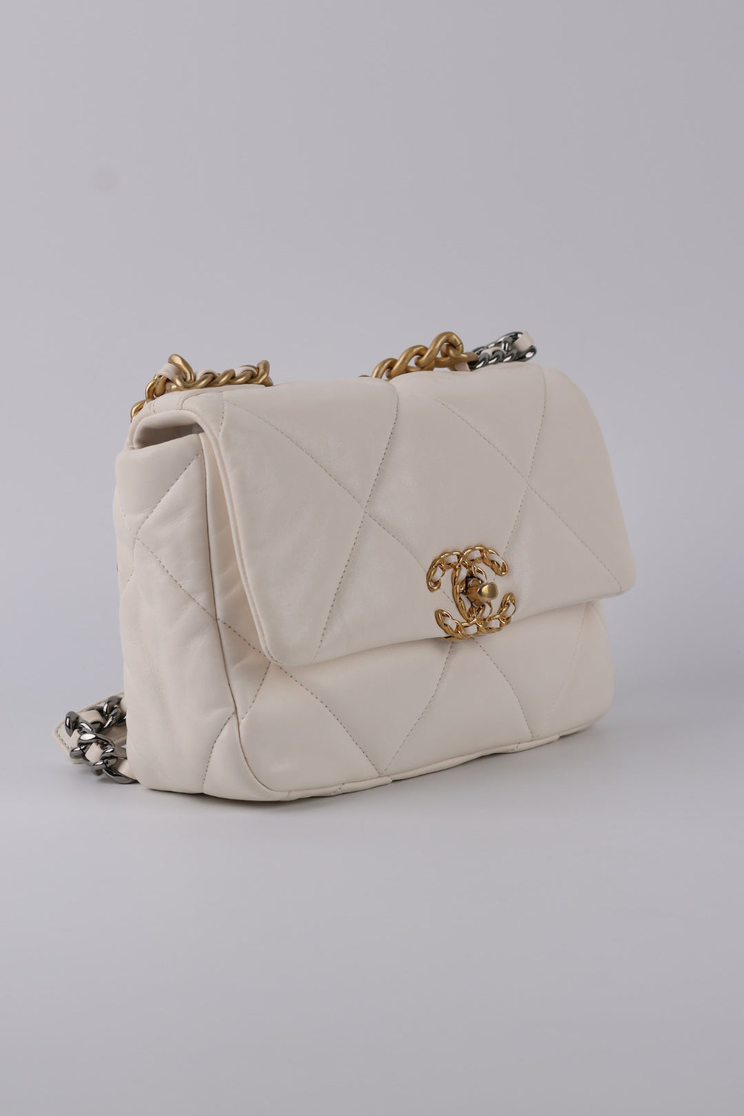 Chanel 19 in Pelle D’Agnello