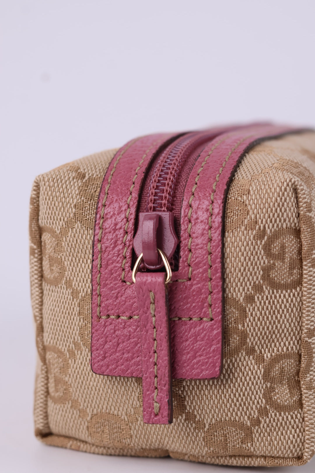 Gucci Mini Pouch GG Wave