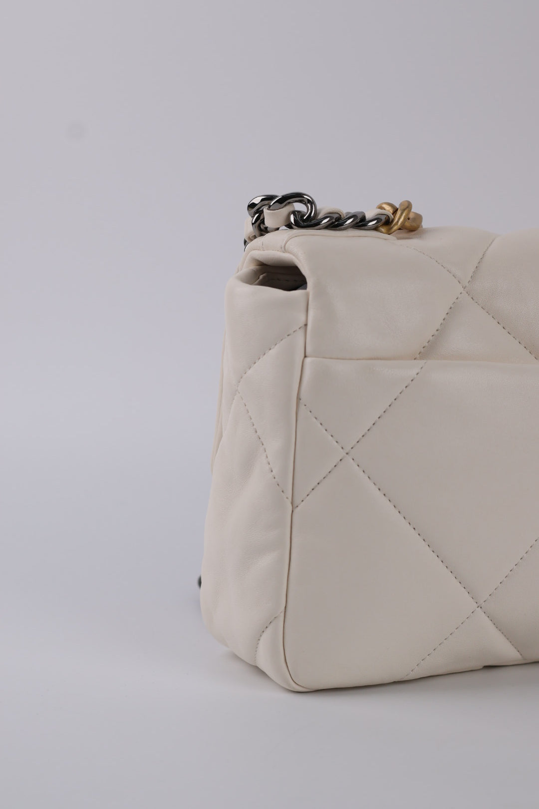 Chanel 19 in Pelle D’Agnello