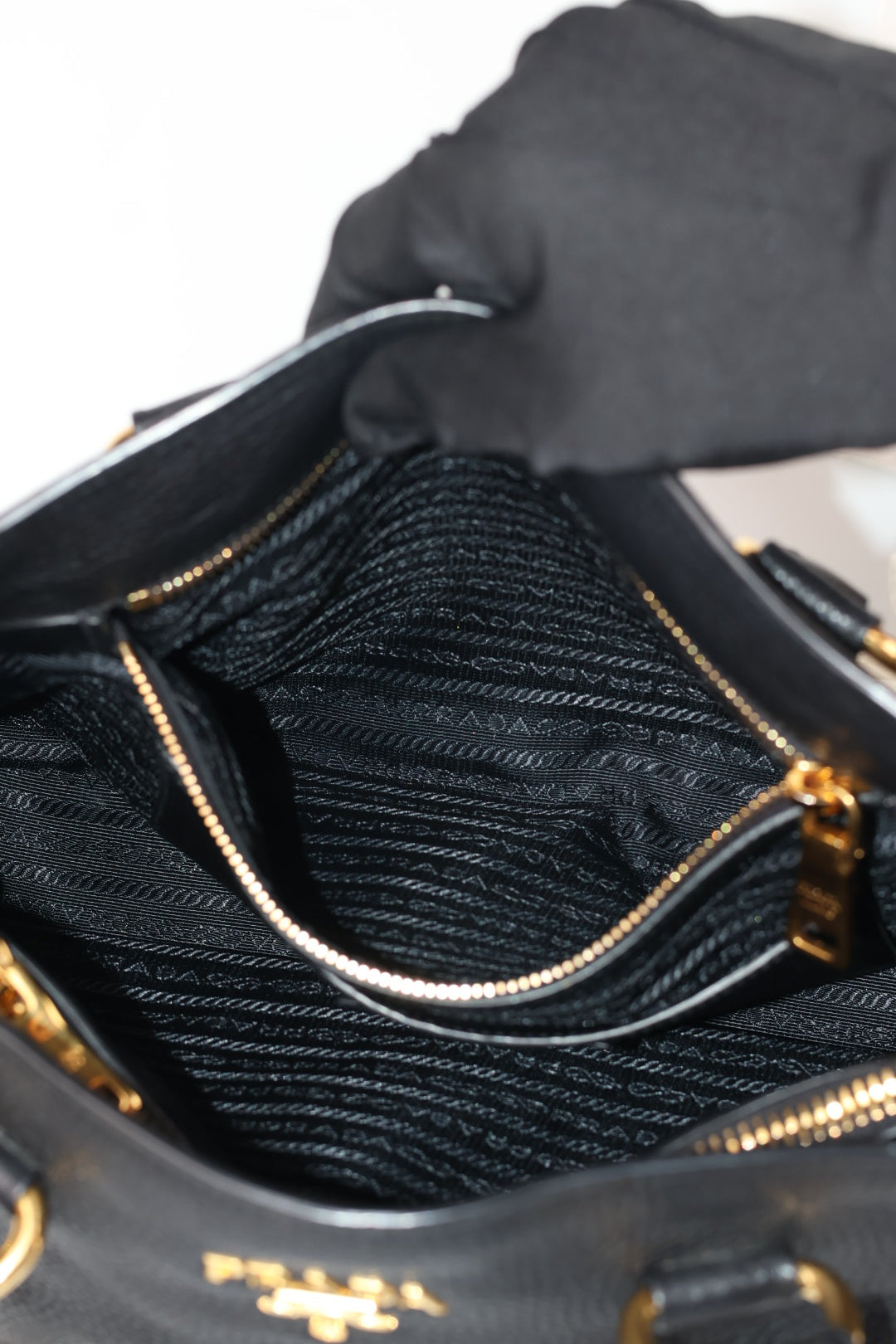 Prada Tote in Pelle Martellata