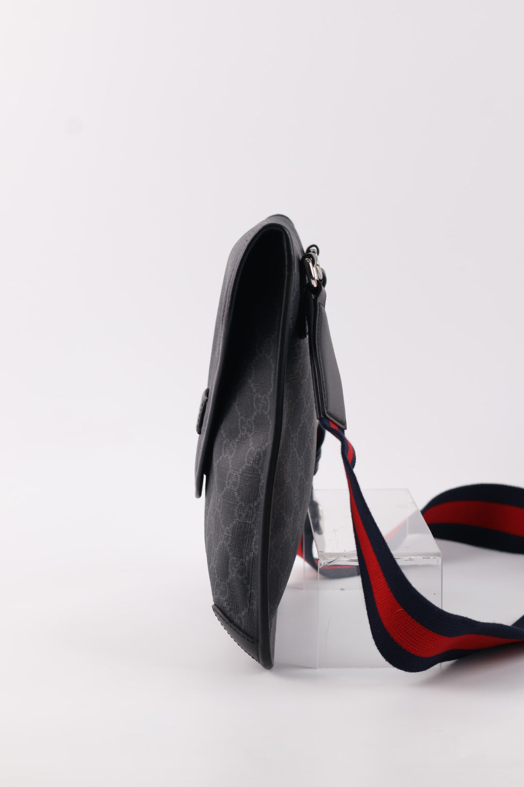 Gucci Messenger GG Supreme Small
