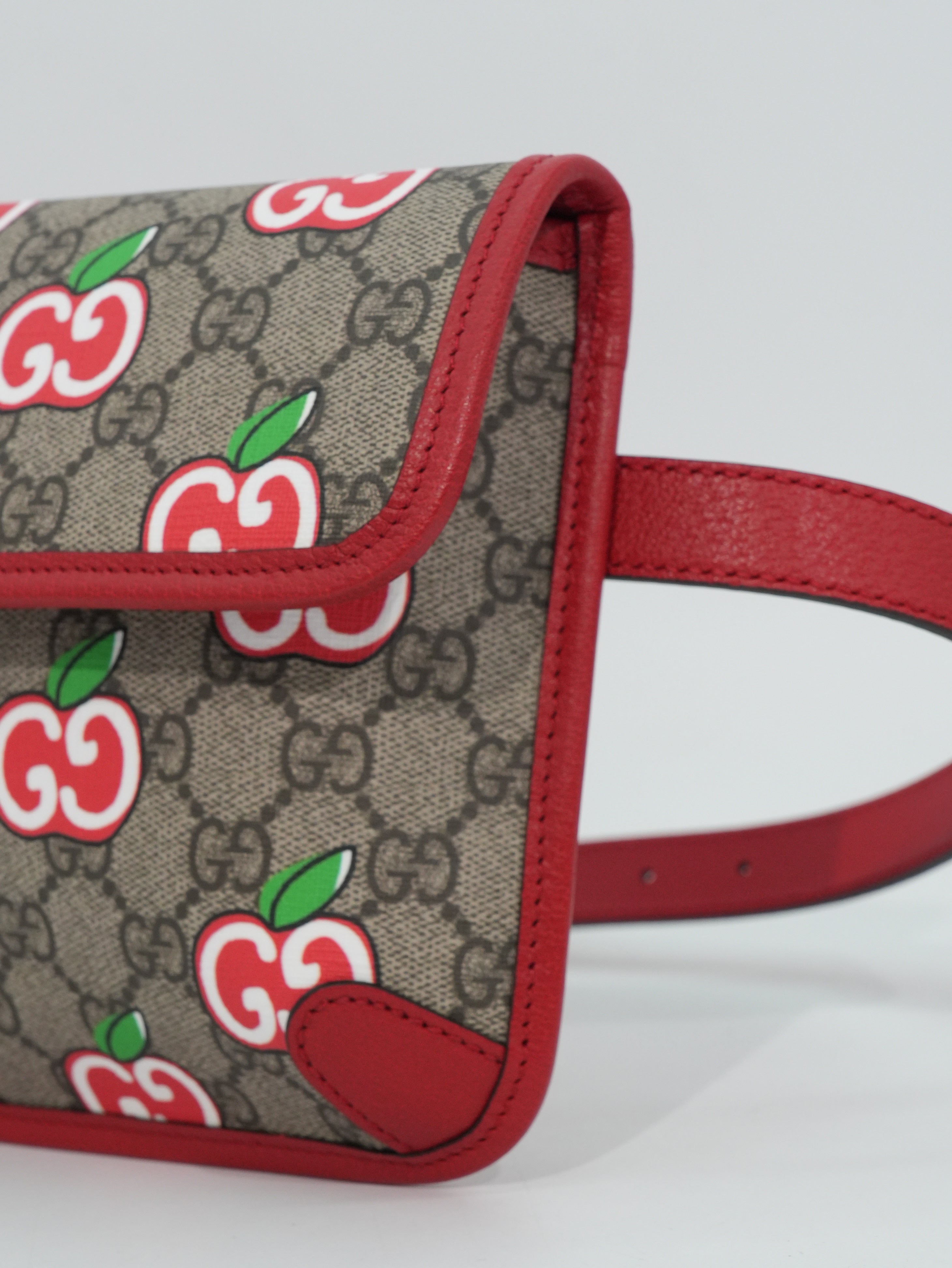 Gucci Marsupio Apple GG Supreme