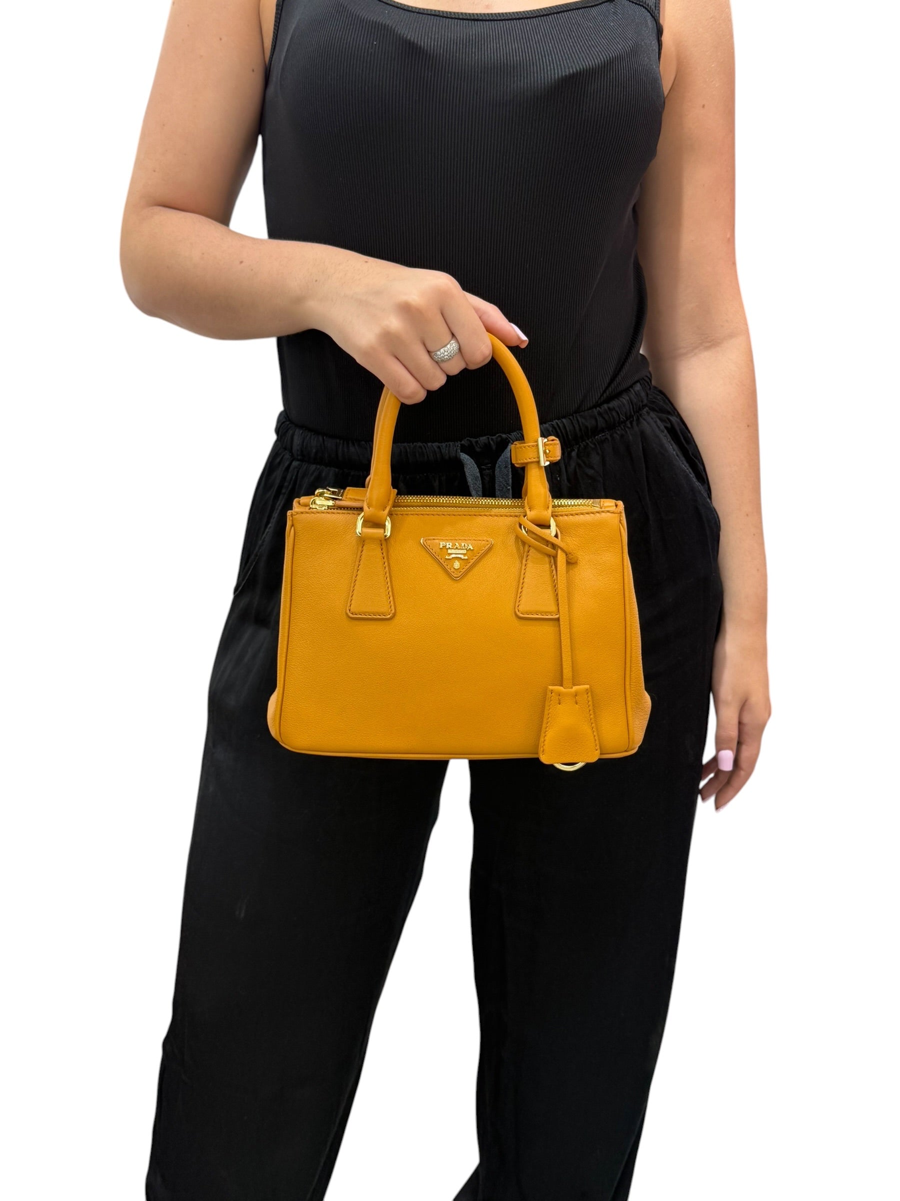 Prada Galleria Small in Pelle